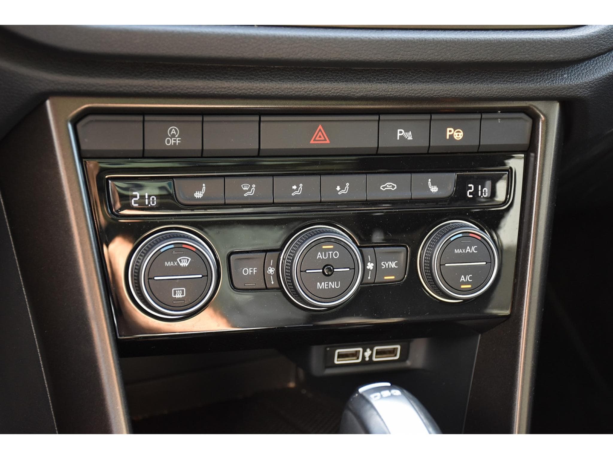 VW T-Roc 1.5 TSI Style DSG PANO ACC SIDE PARK CAM KEYLESS 1° MAIN (2018) - Photo 17