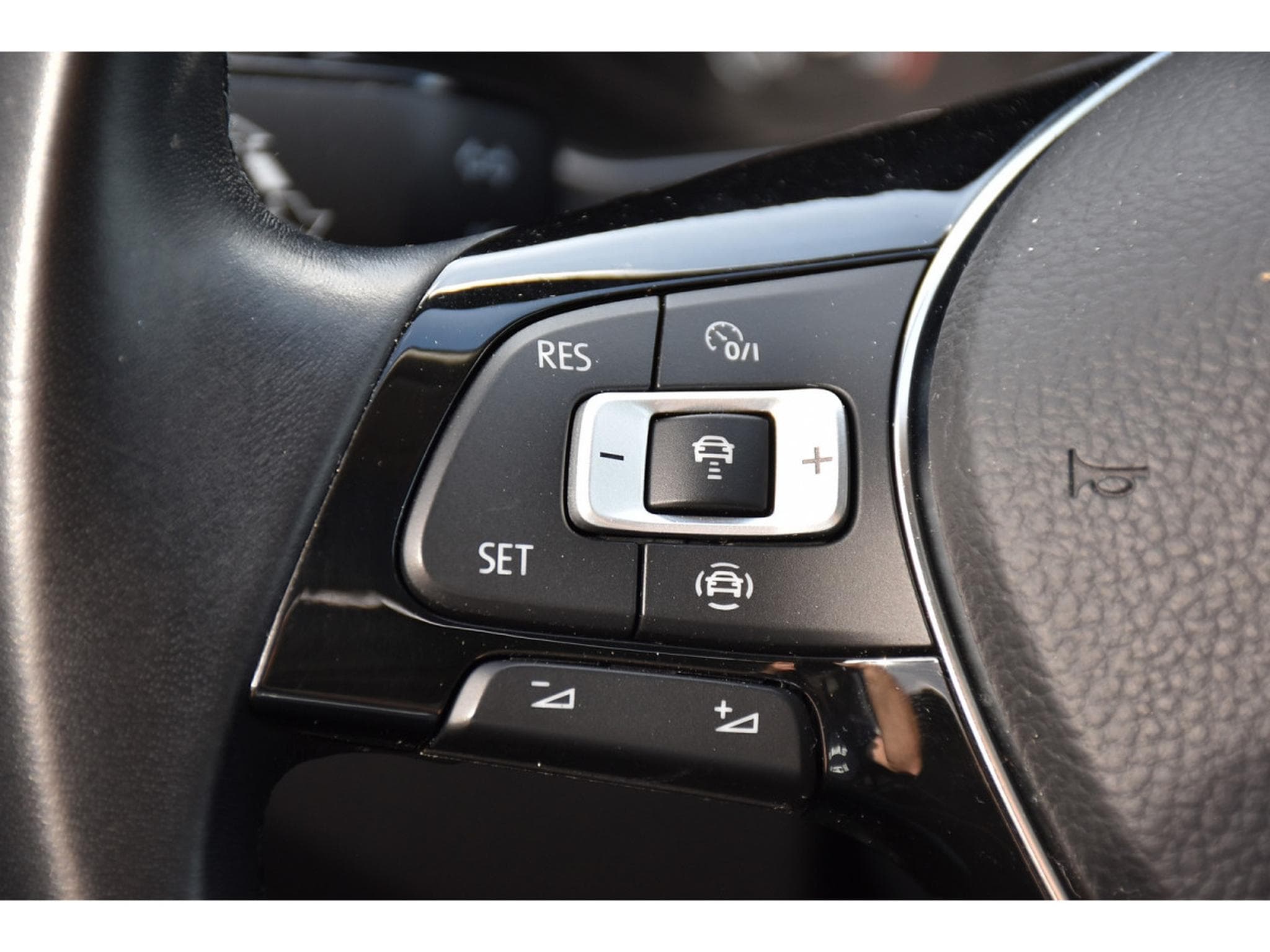VW T-Roc 1.5 TSI Style DSG PANO ACC SIDE PARK CAM KEYLESS 1° MAIN (2018) - Photo 19