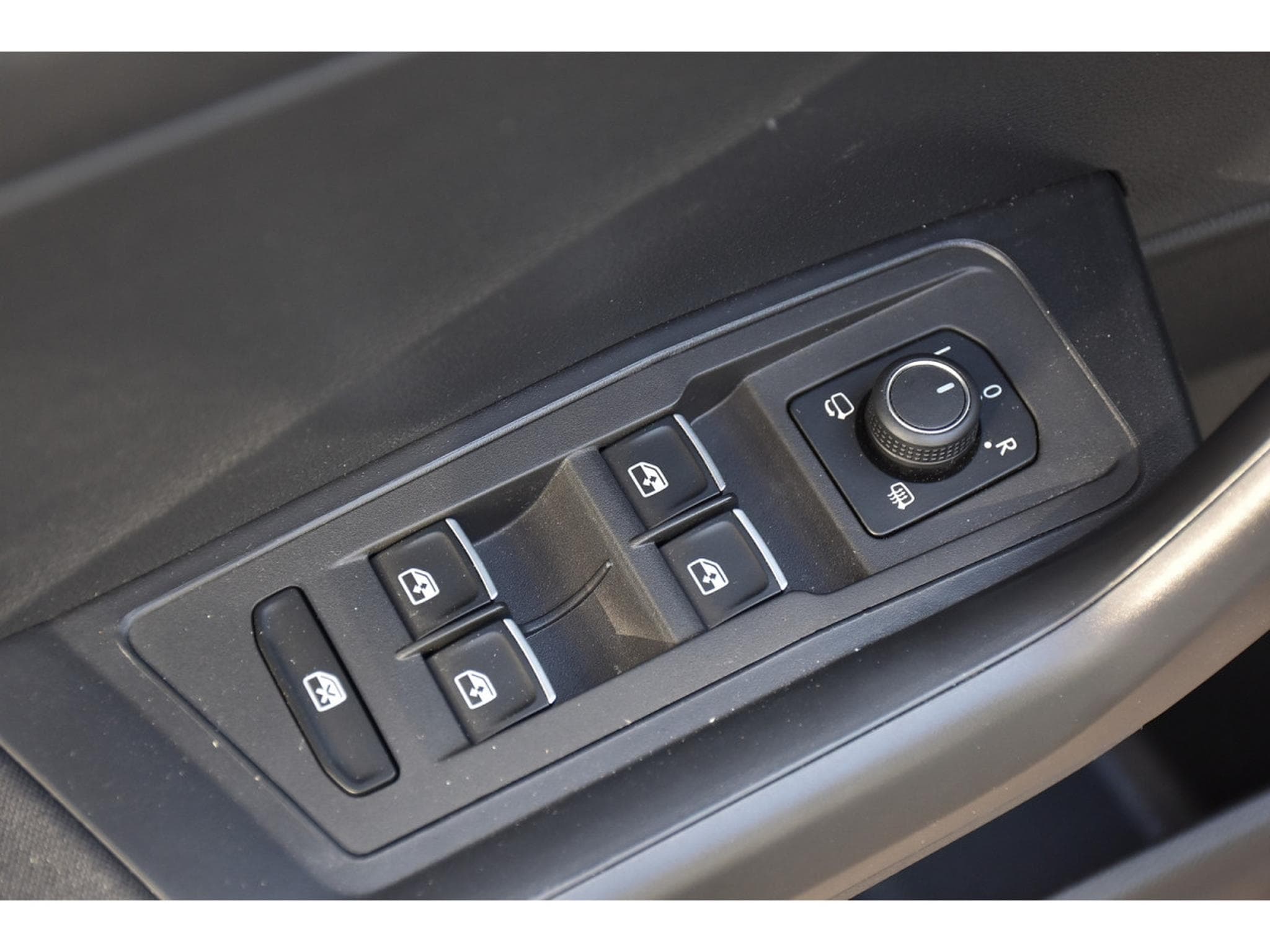 VW T-Roc 1.5 TSI Style DSG PANO ACC SIDE PARK CAM KEYLESS 1° MAIN (2018) - Photo 20