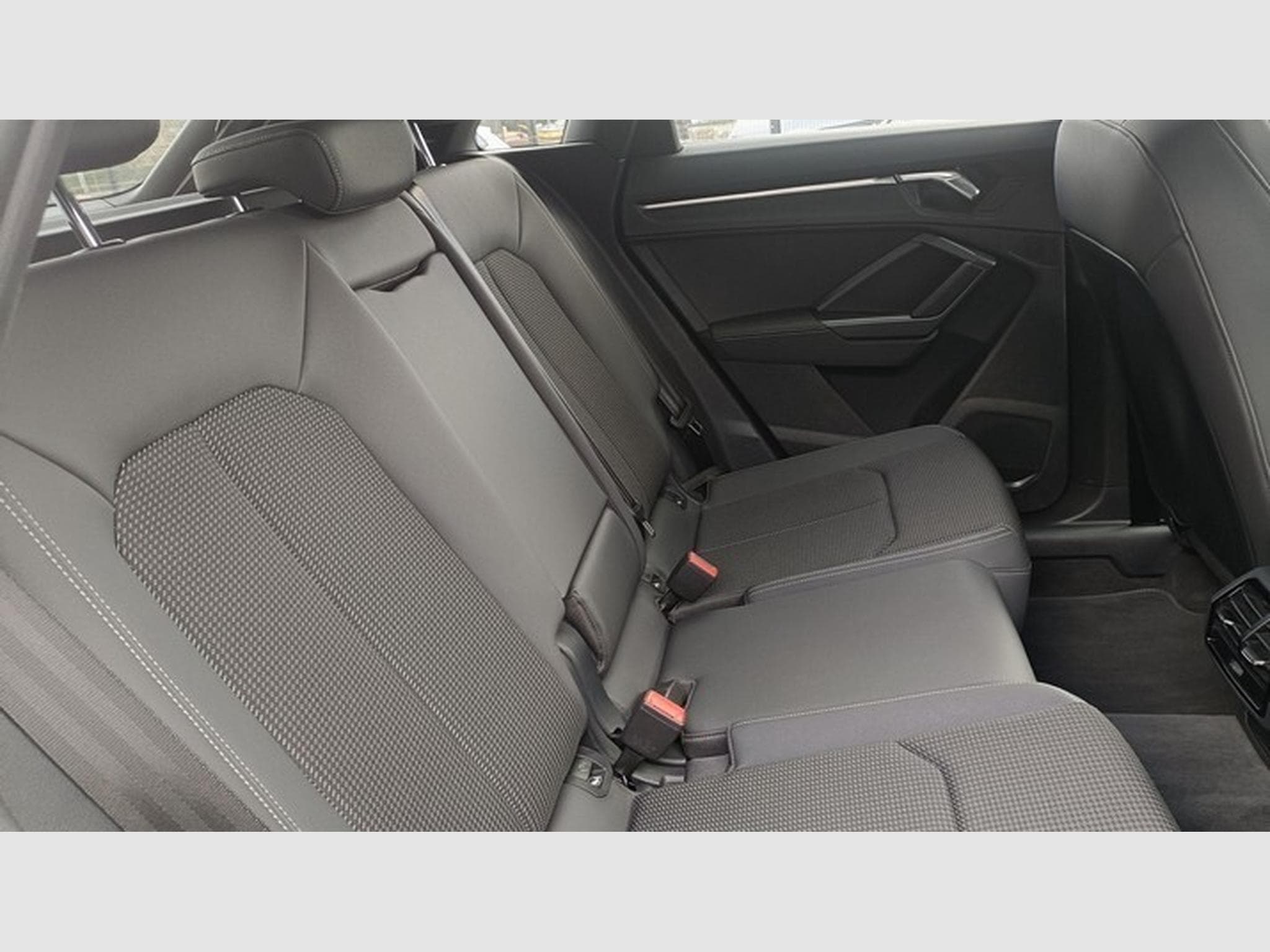 Audi Q3 35 TDI 150 S TRONIC 7 S LINE (2020) - Photo 5