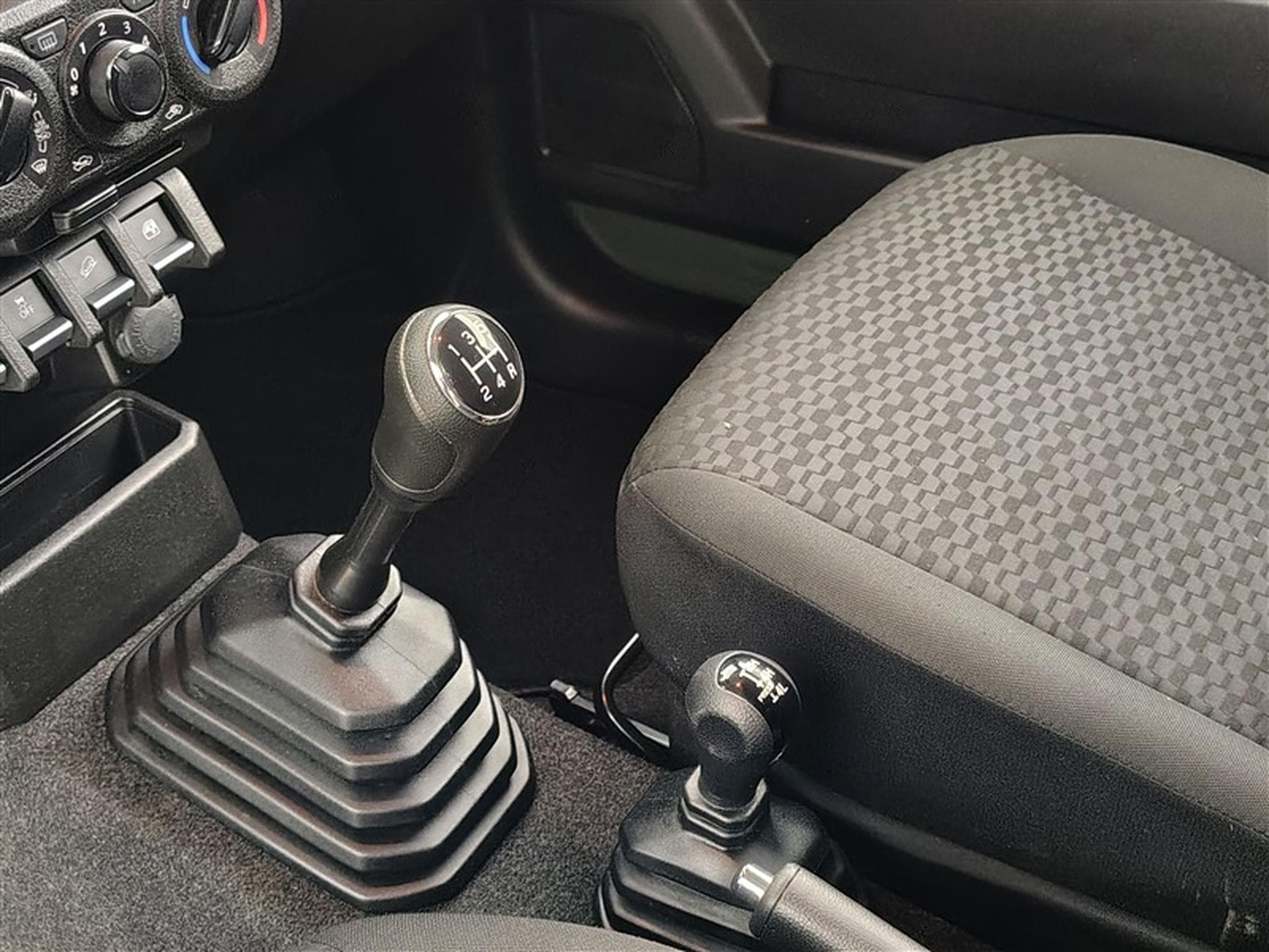 Suzuki Jimny 1.5i 4x4 GL CLIM / BLUETOOTH (2022) - Foto 12