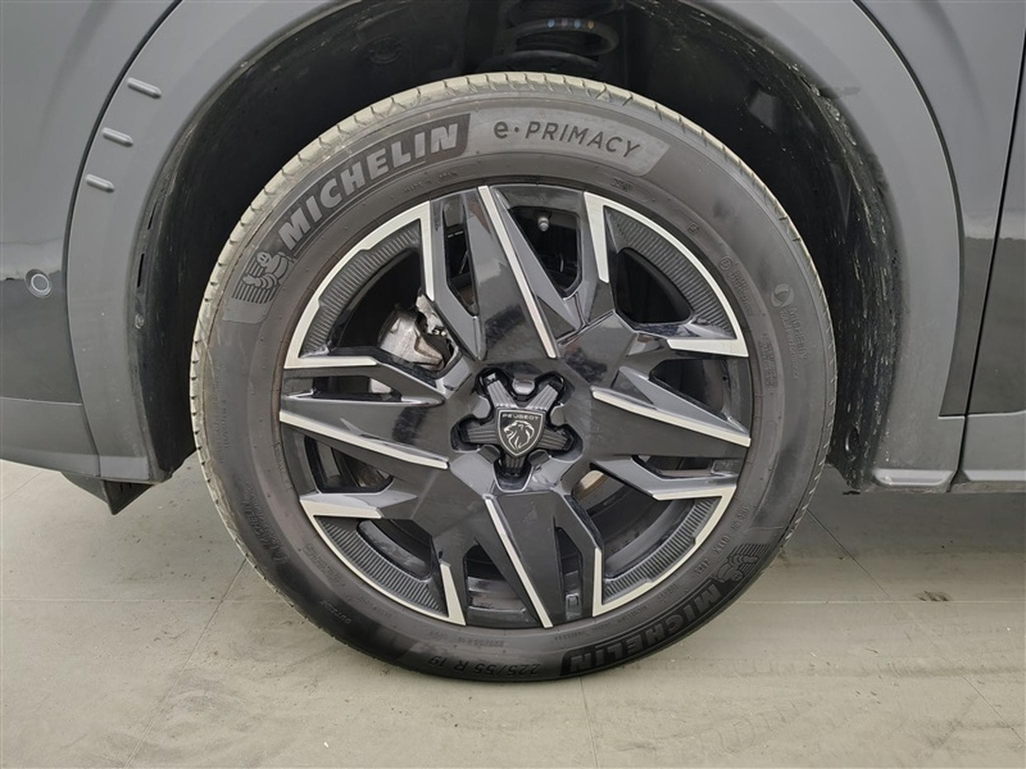 Peugeot 3008 1.2 HYBRID 145cv e-DSC6 GT NAVI / FULL LED / PANO / CAMERA (2025) - Foto 6