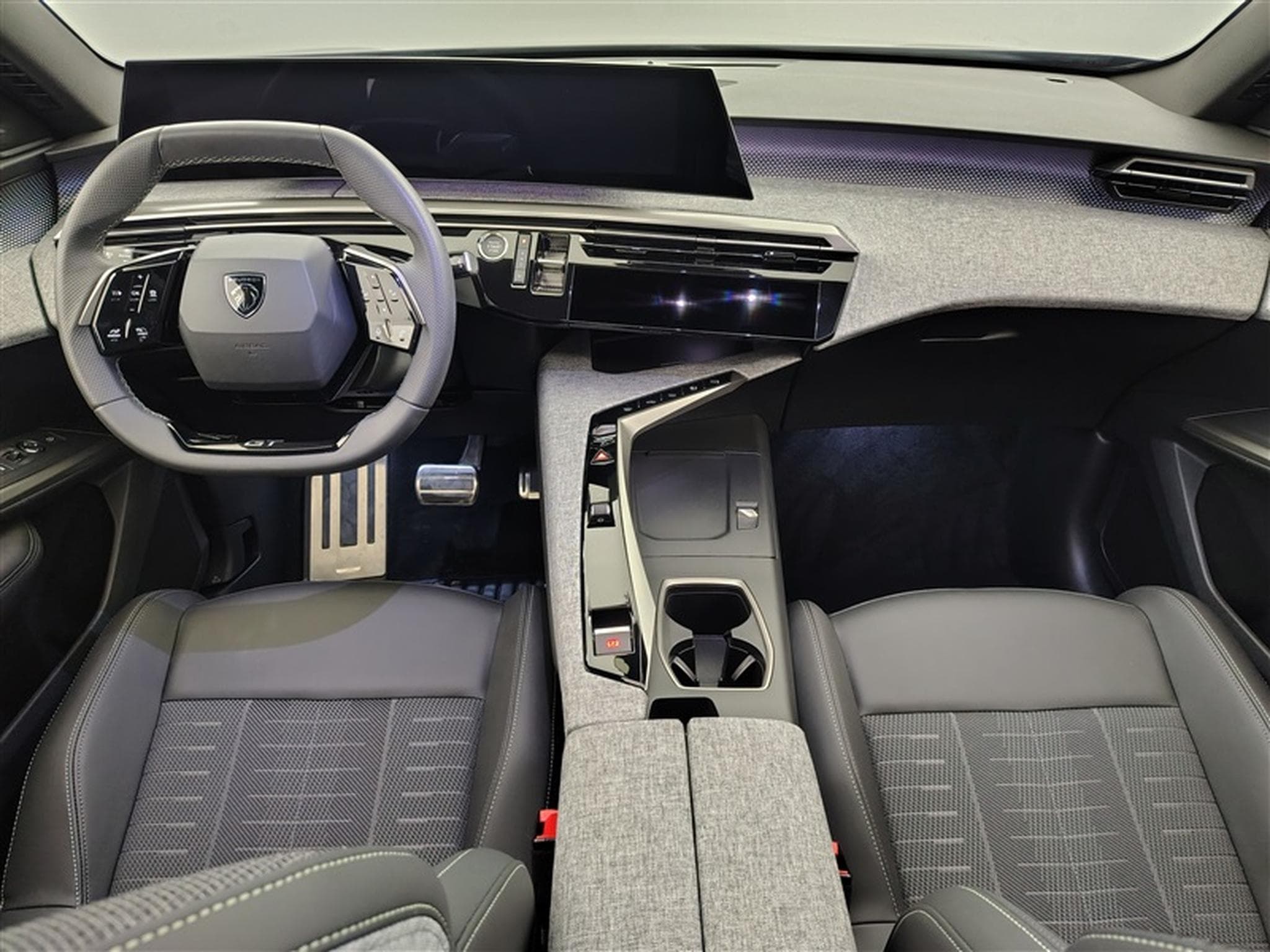 Peugeot 3008 1.2 HYBRID 145cv e-DSC6 GT NAVI / FULL LED / PANO / CAMERA (2025) - Foto 8