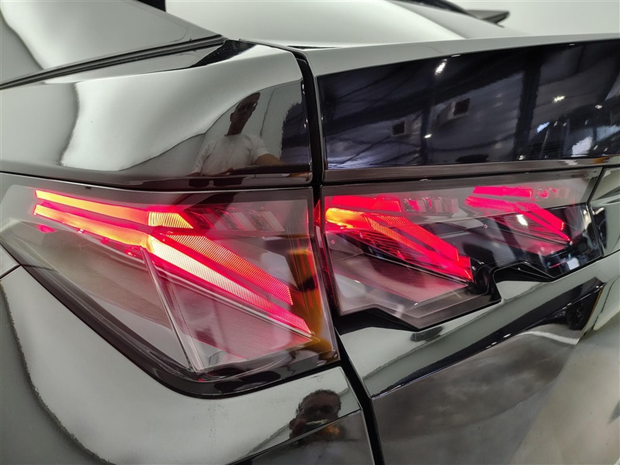 Peugeot 3008 1.2 HYBRID 145cv e-DSC6 GT NAVI / FULL LED / PANO / CAMERA (2025) - Foto 16