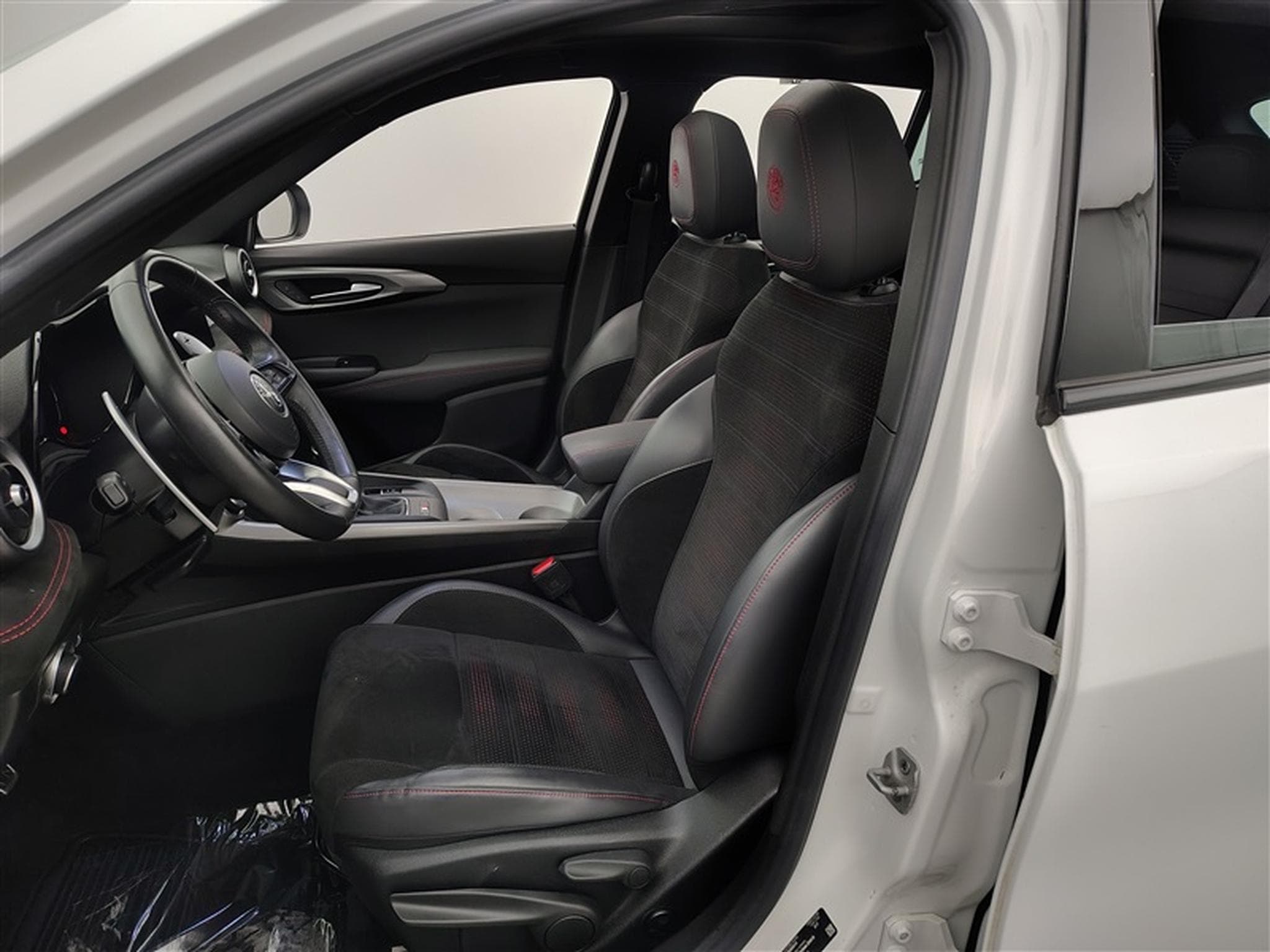 Alfa-Romeo Tonale 1.5 MHEV VGT Veloce°NAV°CARPLAY°FULL LED°CAM°T.OUV°S.CHAUF (2023) - Foto 7
