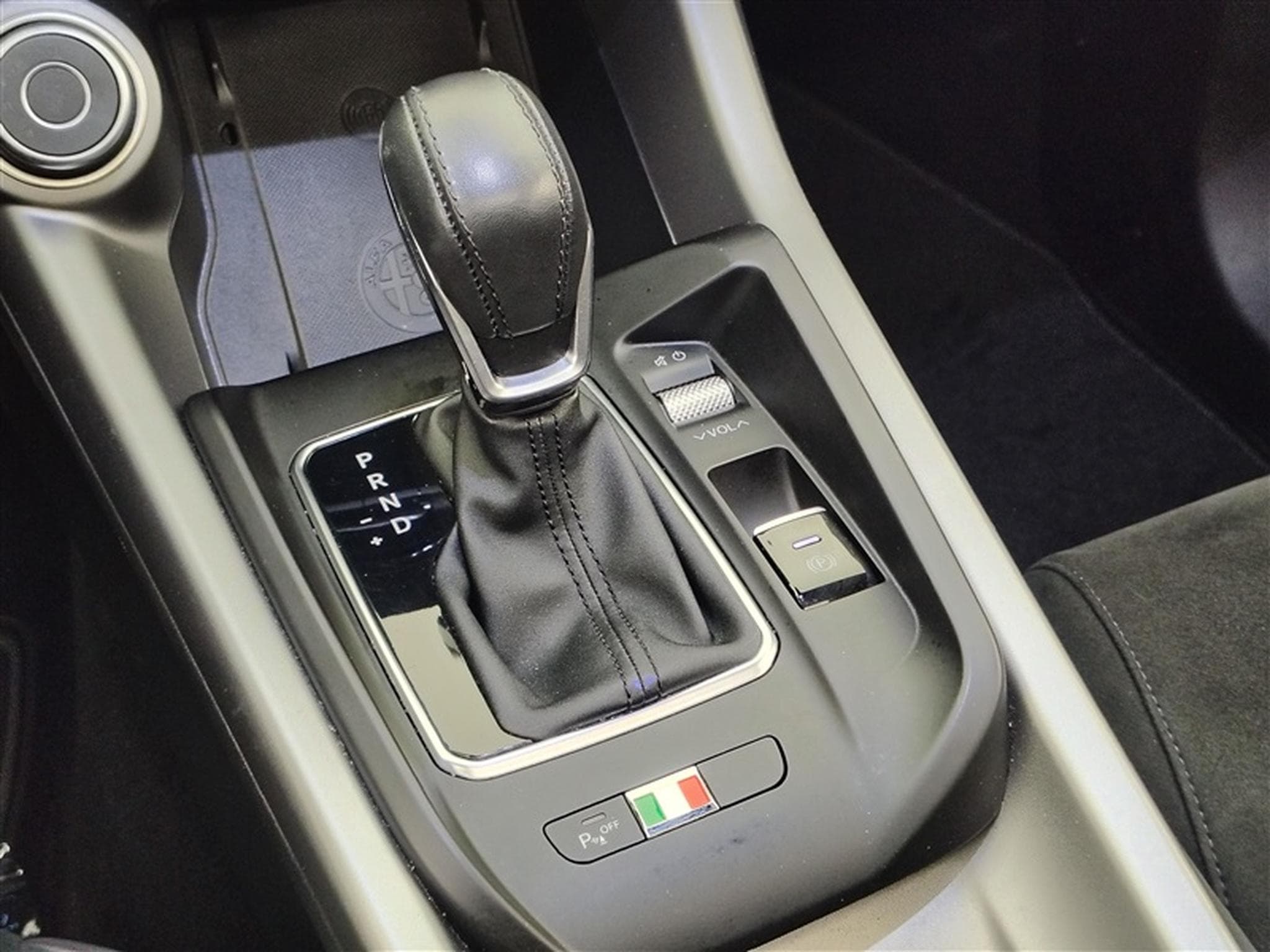 Alfa-Romeo Tonale 1.5 MHEV VGT Veloce°NAV°CARPLAY°FULL LED°CAM°T.OUV°S.CHAUF (2023) - Foto 12