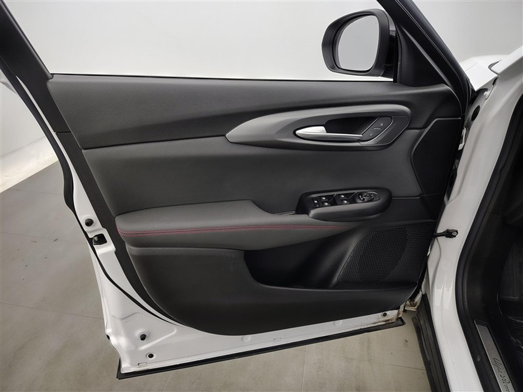 Alfa-Romeo Tonale 1.5 MHEV VGT Veloce°NAV°CARPLAY°FULL LED°CAM°T.OUV°S.CHAUF (2023) - Foto 17