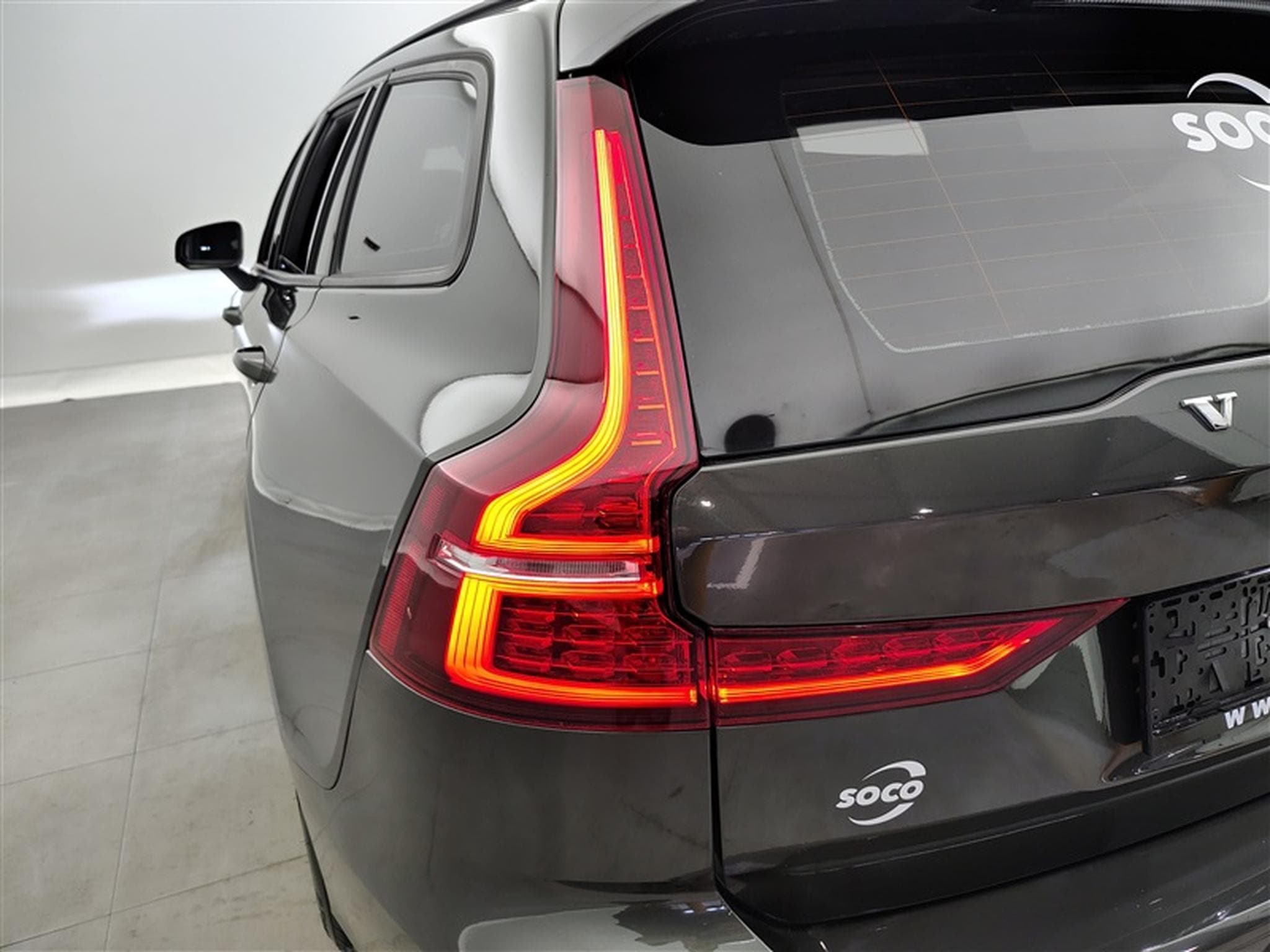 Volvo V60 2.0 D3 Geartronic Business Edition NAVI / FULL LED / CAMERA (2020) - Photo 16