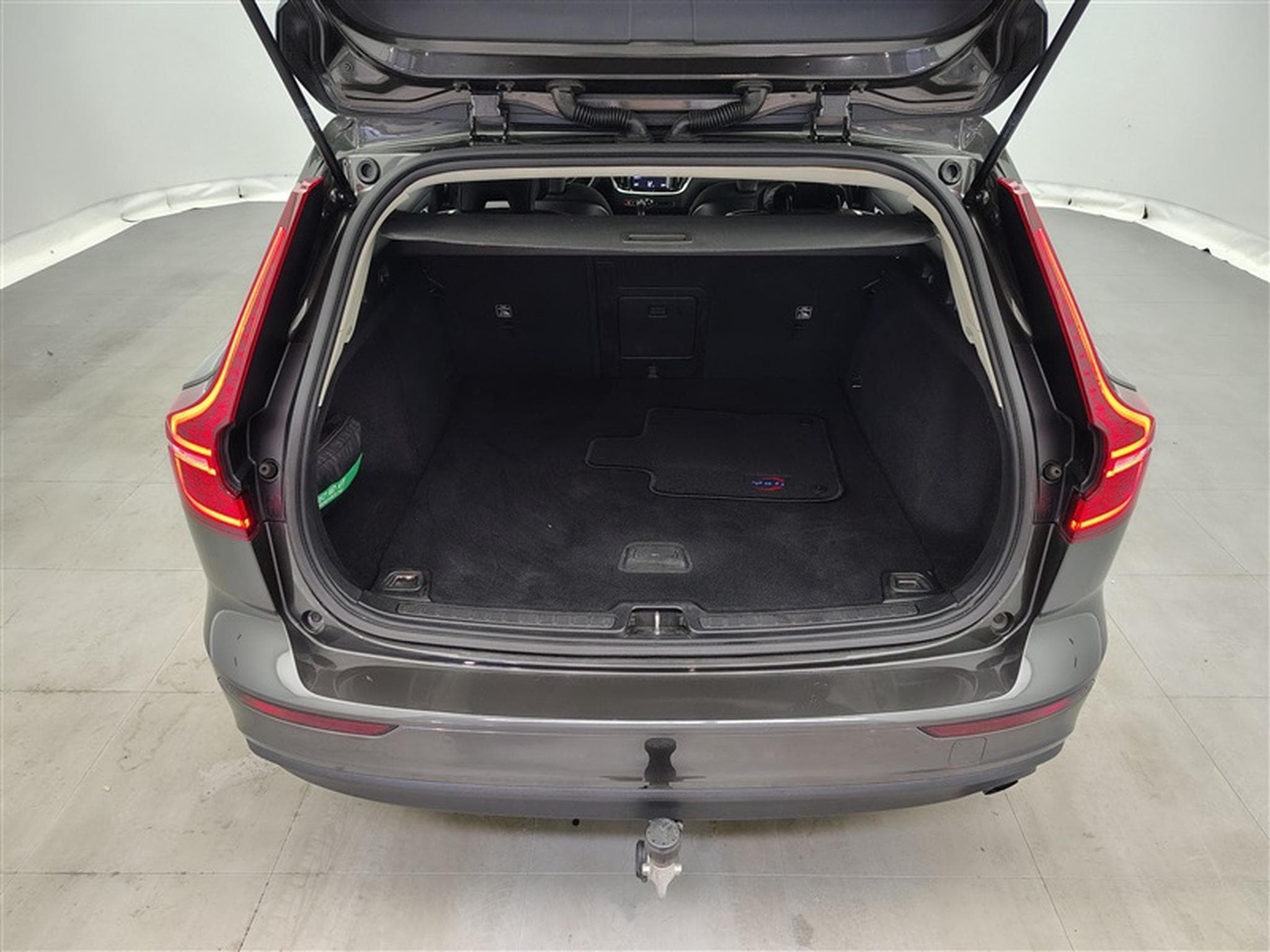 Volvo V60 2.0 D3 Geartronic Business Edition NAVI / FULL LED / CAMERA (2020) - Photo 14