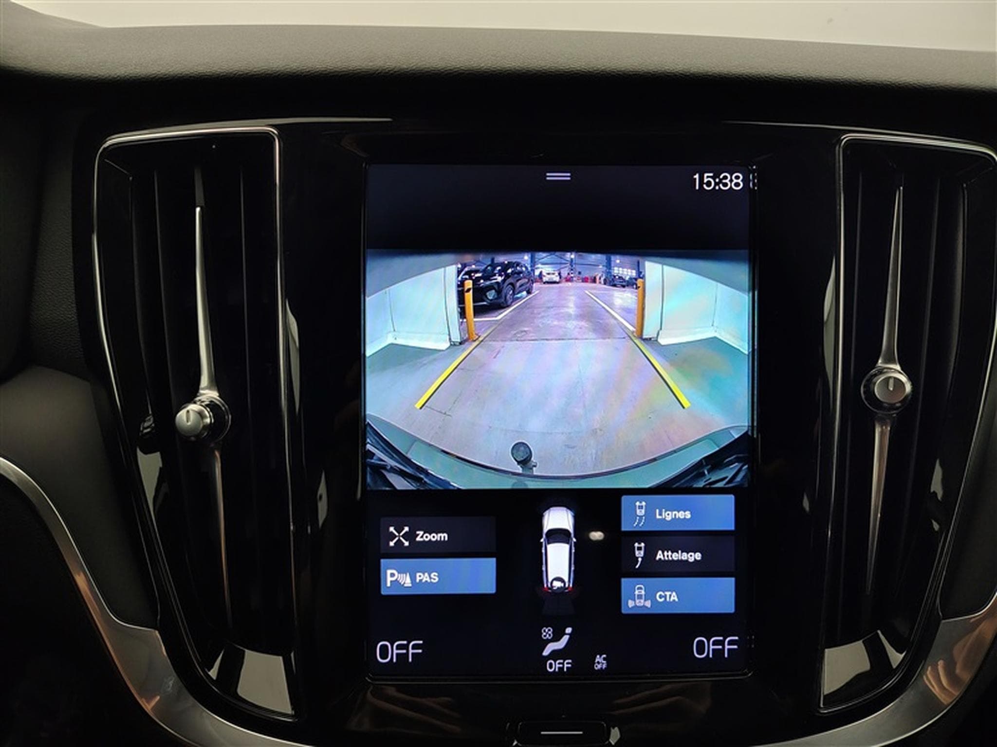 Volvo V60 2.0 D3 Geartronic Business Edition NAVI / FULL LED / CAMERA (2020) - Photo 18