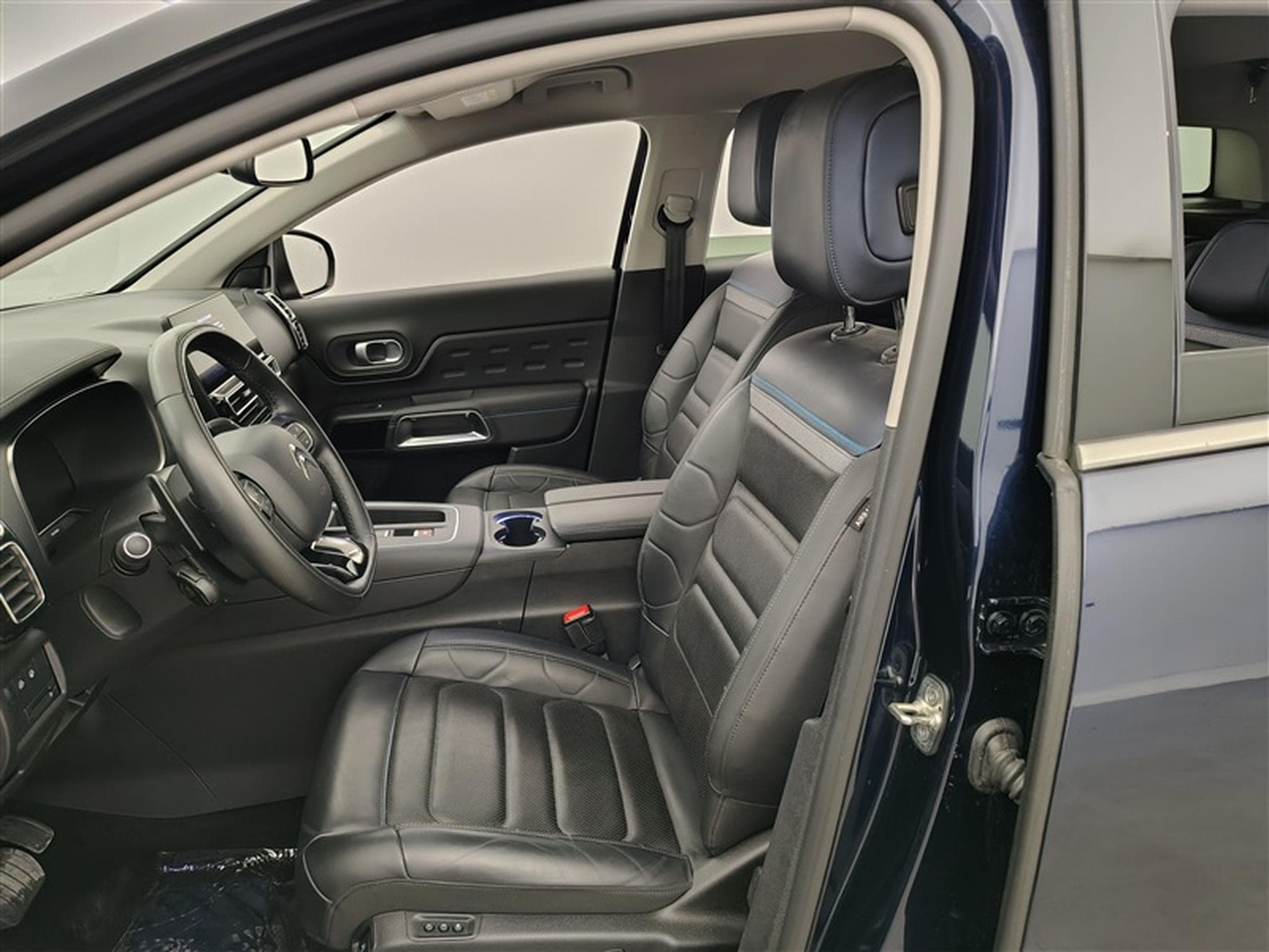 Citroen C5 Aircross 1.5 BlueHDi MAX PACK BLACK + TECHNO NAVI / CUIR / FULL LED (2024) - Foto 7