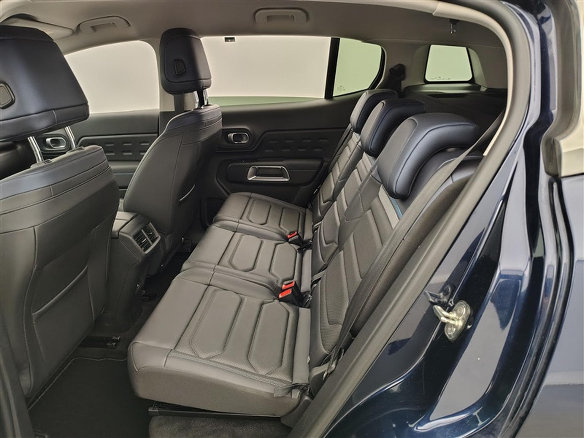 Citroen C5 Aircross 1.5 BlueHDi MAX PACK BLACK + TECHNO NAVI / CUIR / FULL LED (2024) - Foto 13
