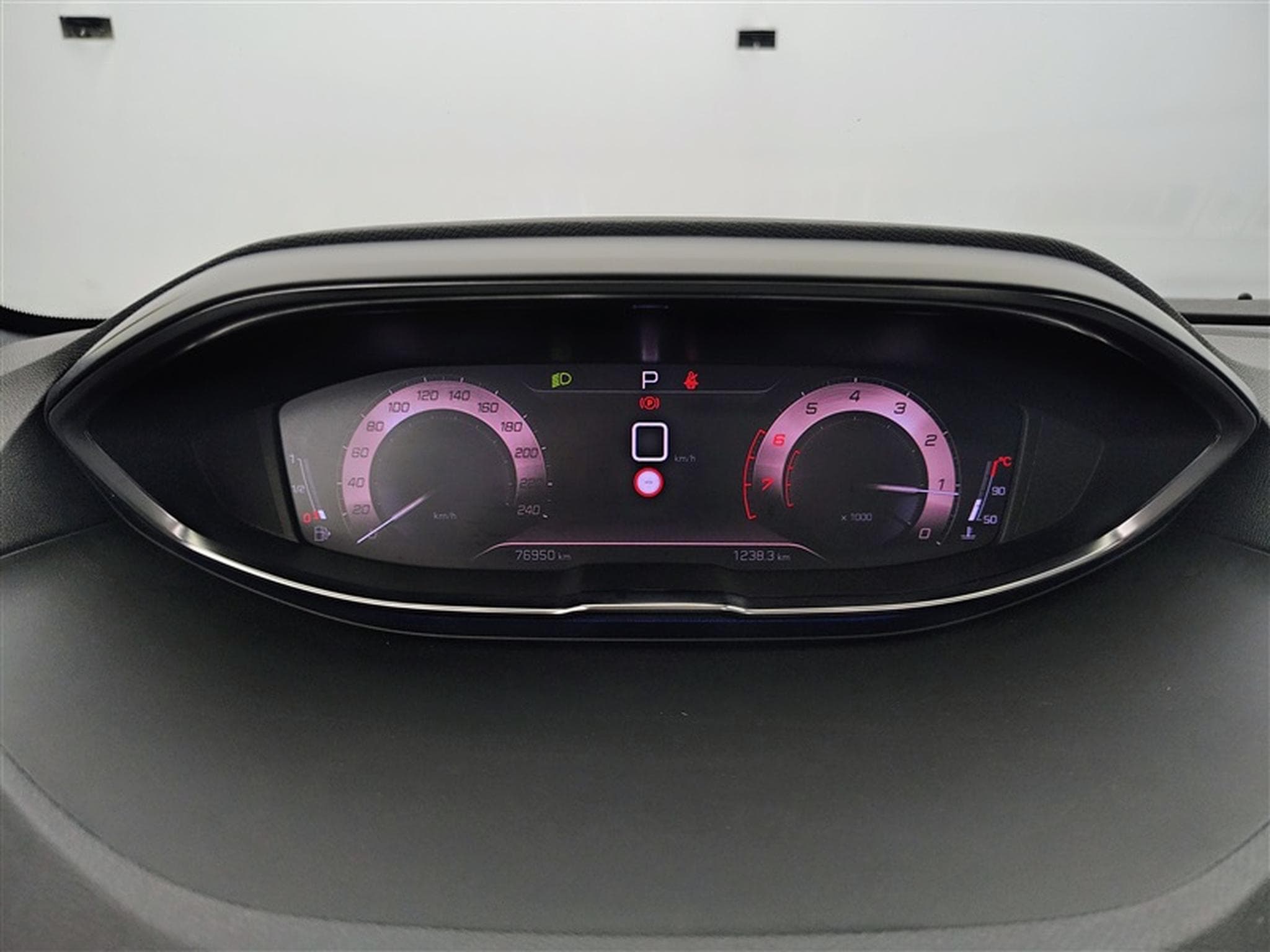 Peugeot 5008 1.2 PureTech 130Cv EAT8 GT NAVI / TO PANO (2021) - Photo 10