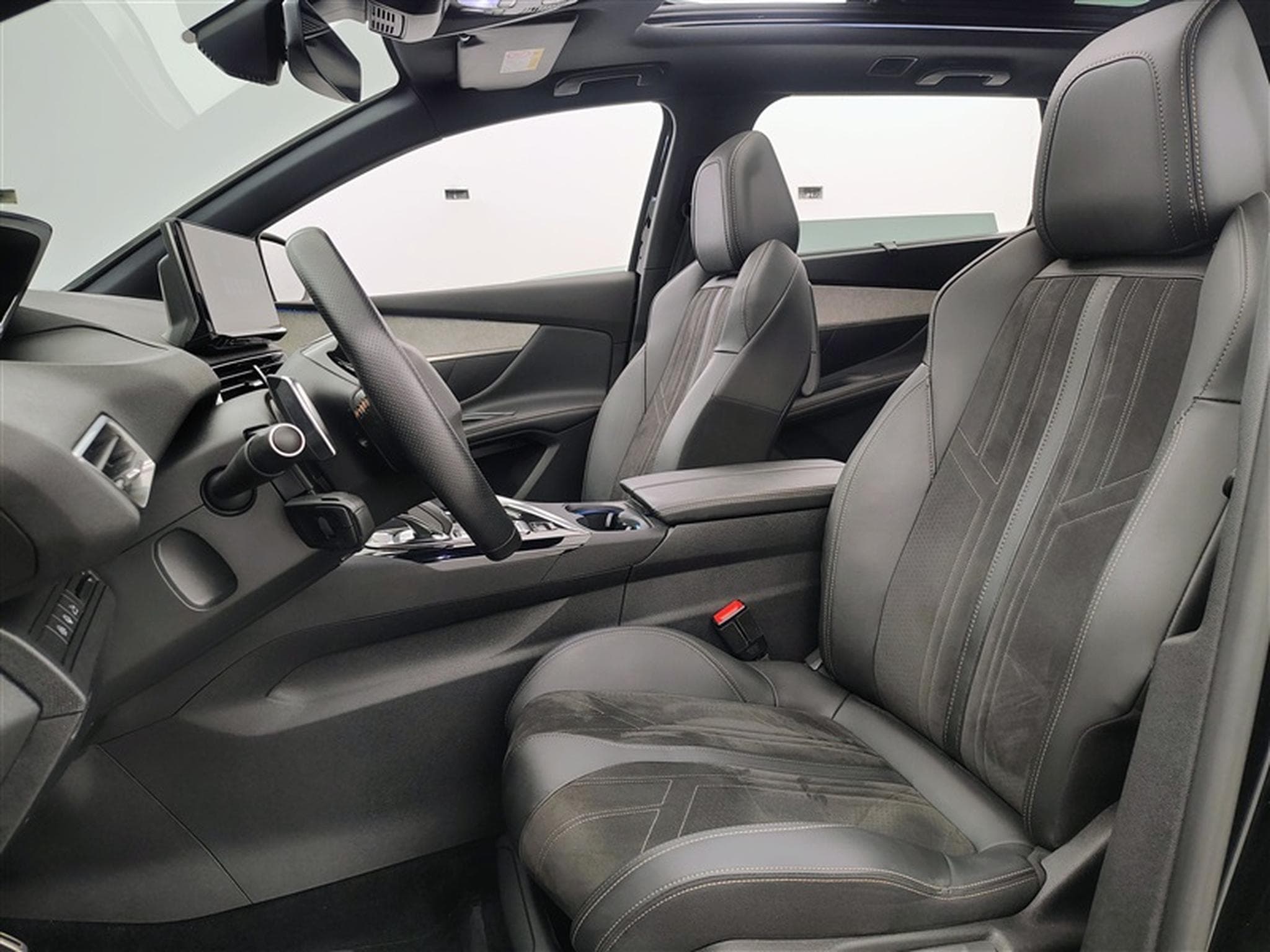 Peugeot 5008 1.2 PureTech 130Cv EAT8 GT NAVI / TO PANO (2021) - Photo 7