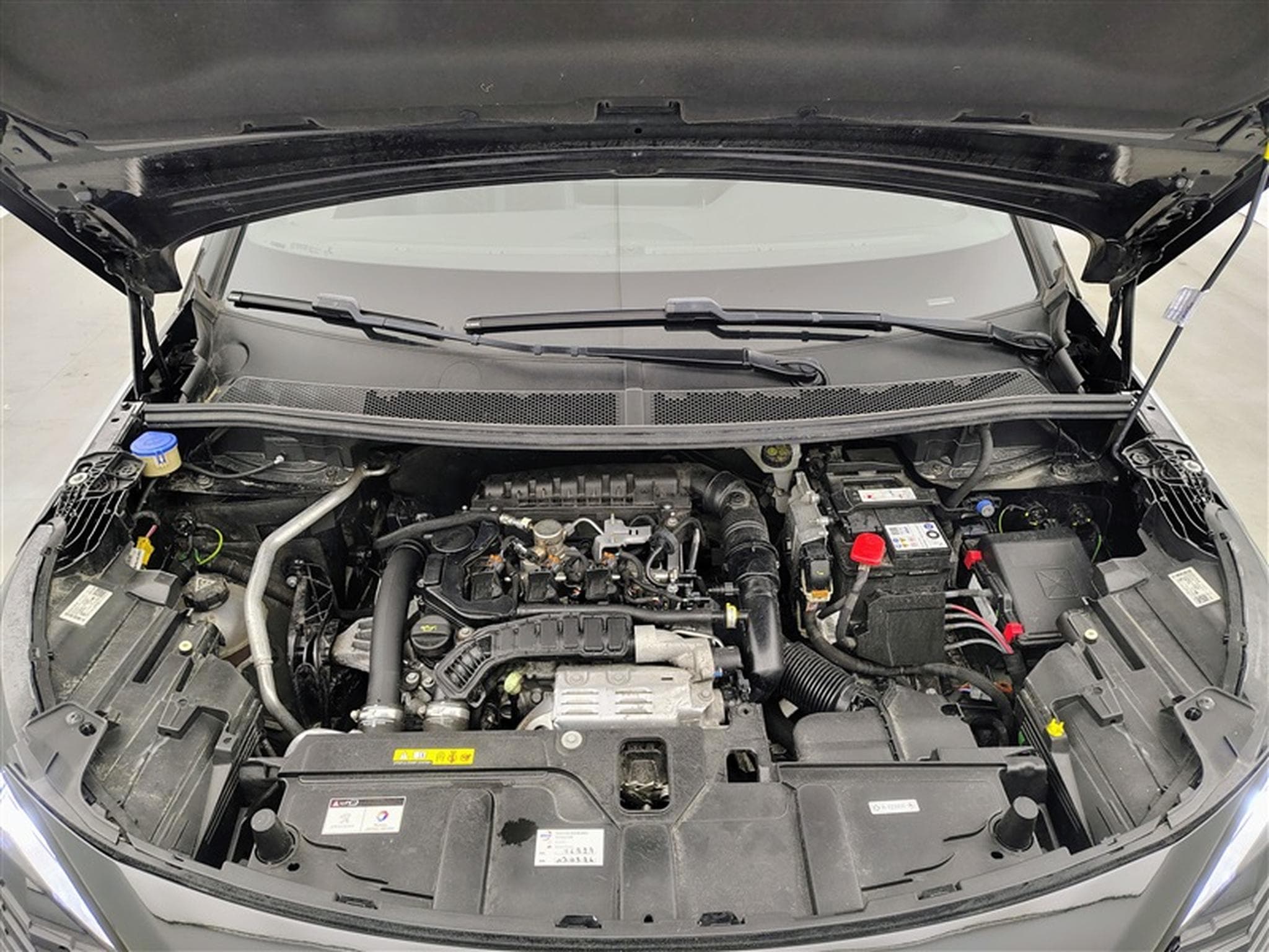 Peugeot 5008 1.2 PureTech 130Cv EAT8 GT NAVI / TO PANO (2021) - Photo 23