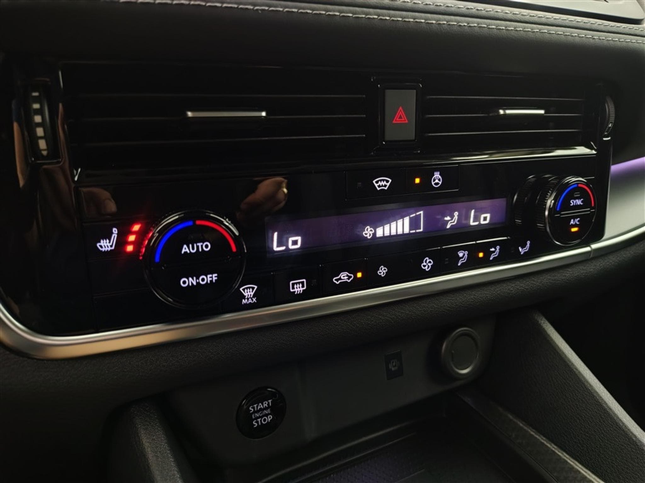 Nissan Qashqai 1.3 DIG-T MHEV X-Tronic N-Connecta CARPLAY / FULL LED / CAM (2026) - Photo 19
