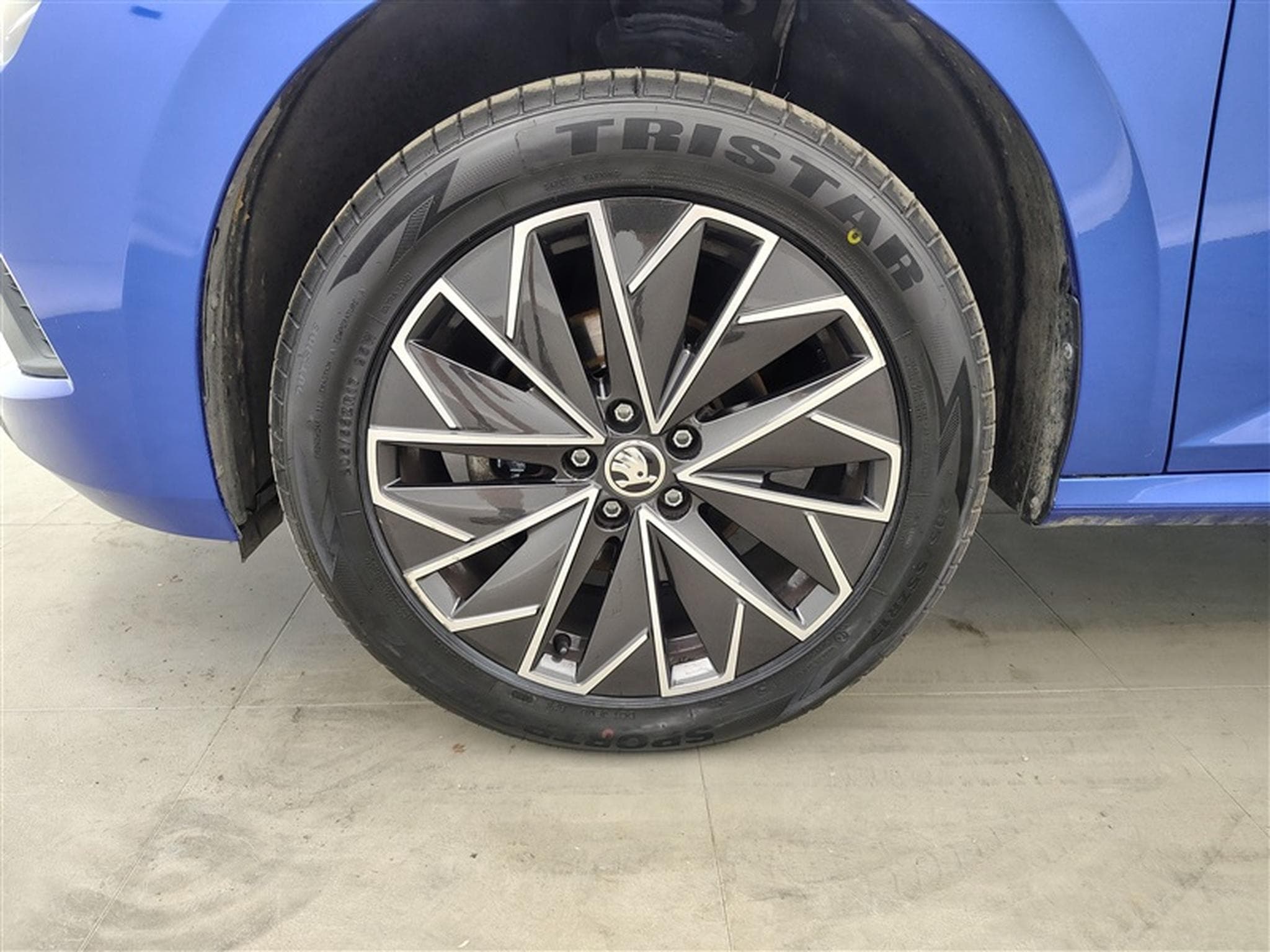 Skoda Kamiq 1.0 TSI 115Cv DSG7 Black Dots CARPLAY / CAMERA / FULL LED (2024) - Foto 6
