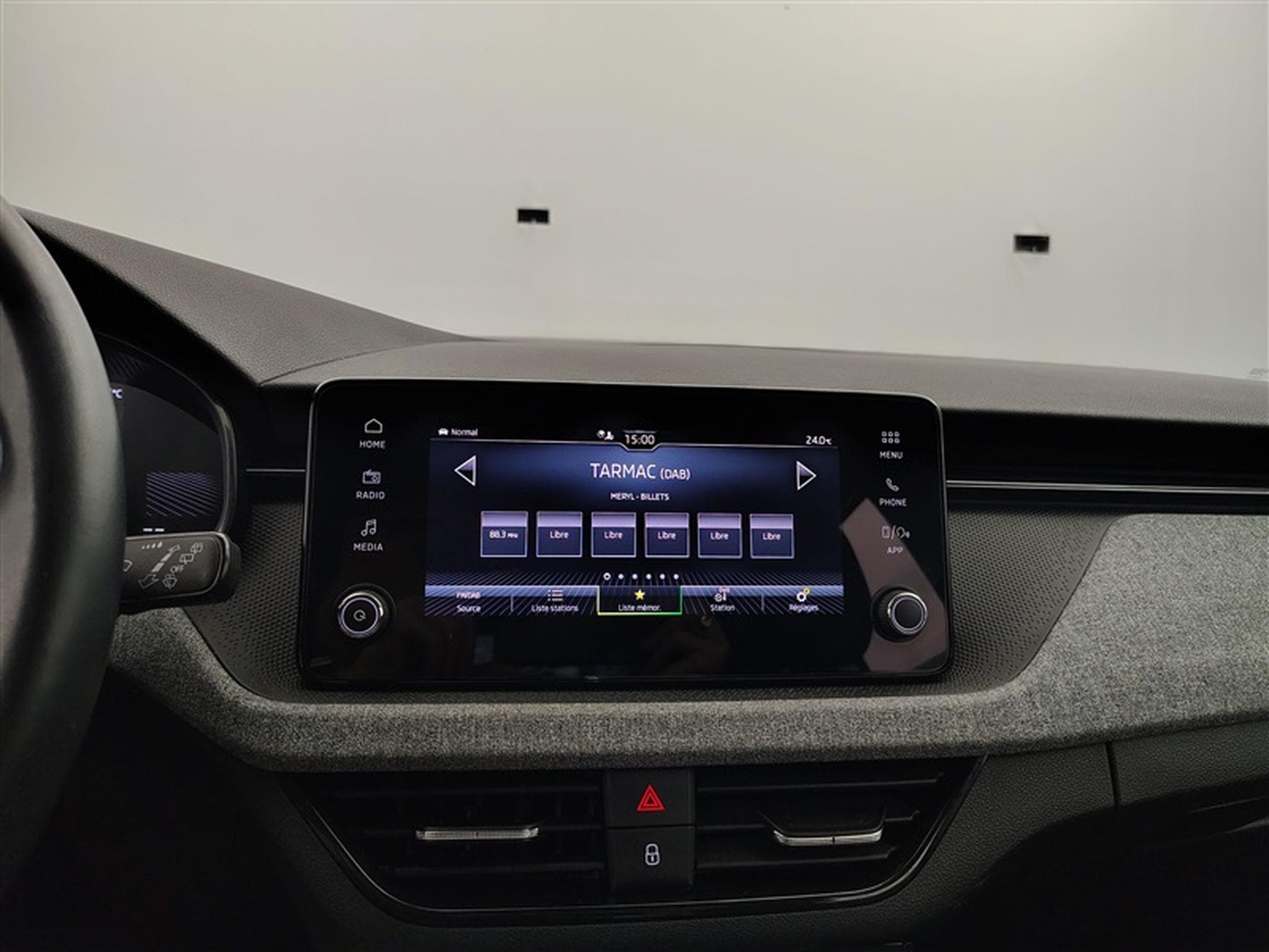 Skoda Kamiq 1.0 TSI 115Cv DSG7 Black Dots CARPLAY / CAMERA / FULL LED (2024) - Foto 11