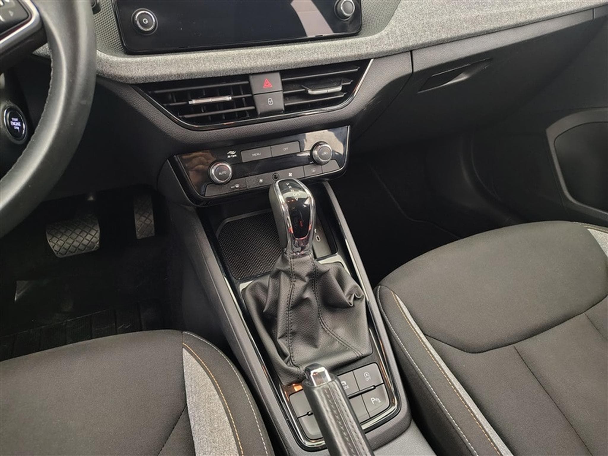 Skoda Kamiq 1.0 TSI 115Cv DSG7 Black Dots CARPLAY / CAMERA / FULL LED (2024) - Foto 12