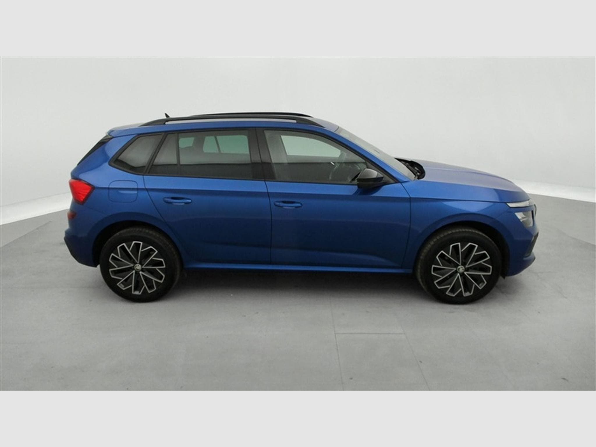 Skoda Kamiq 1.0 TSI 115Cv DSG7 Black Dots CARPLAY / CAMERA / FULL LED (2024) - Foto 23