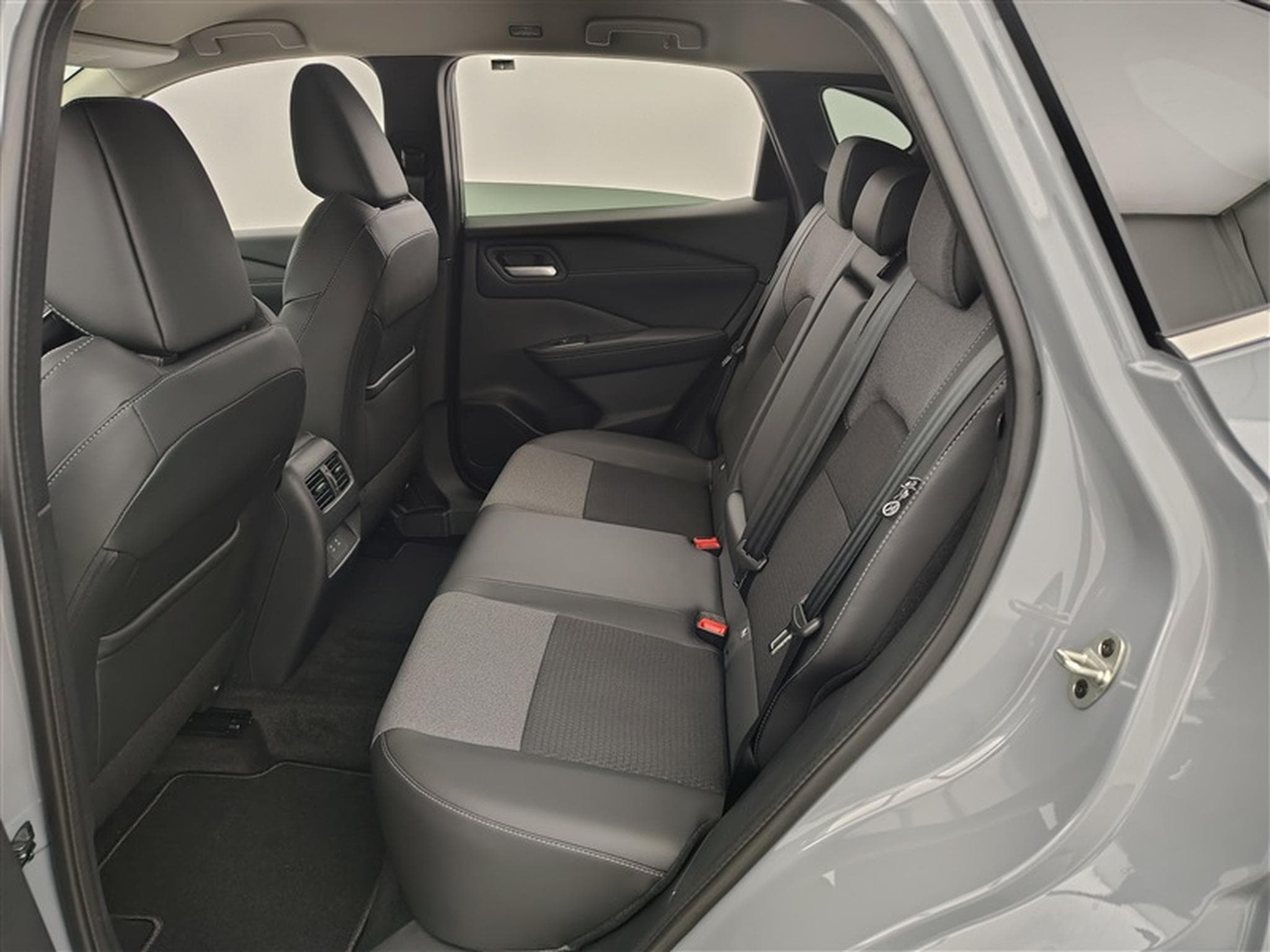 Nissan Qashqai 1.3 DIG-T MHEV X-Tronic N-Connecta CARPLAY / FULL LED / CAM (2026) - Photo 13