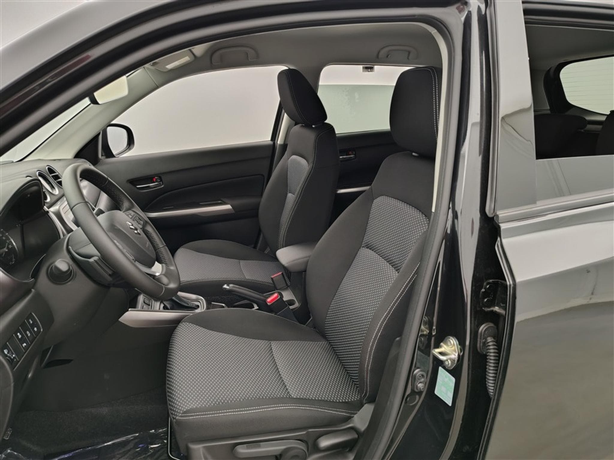 Suzuki Vitara 1.4 Turbo 110cv AT6 GL+ NAVI / FULL LED / CAMERA / KEYLESS (2026) - Photo 7