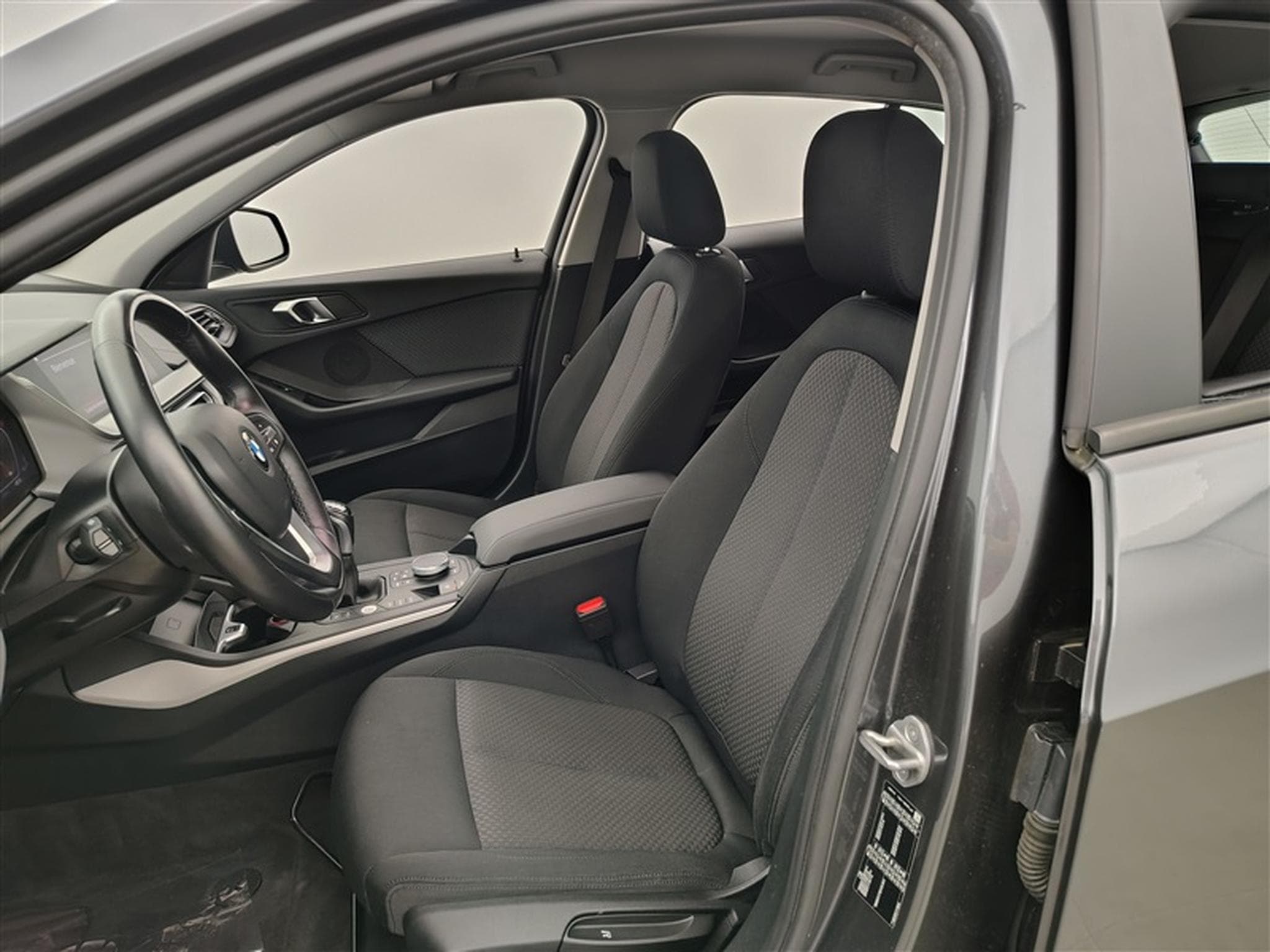 BMW 116 i Business Line NAVI / FULL LED / ALU / PDC (2021) - Photo 7