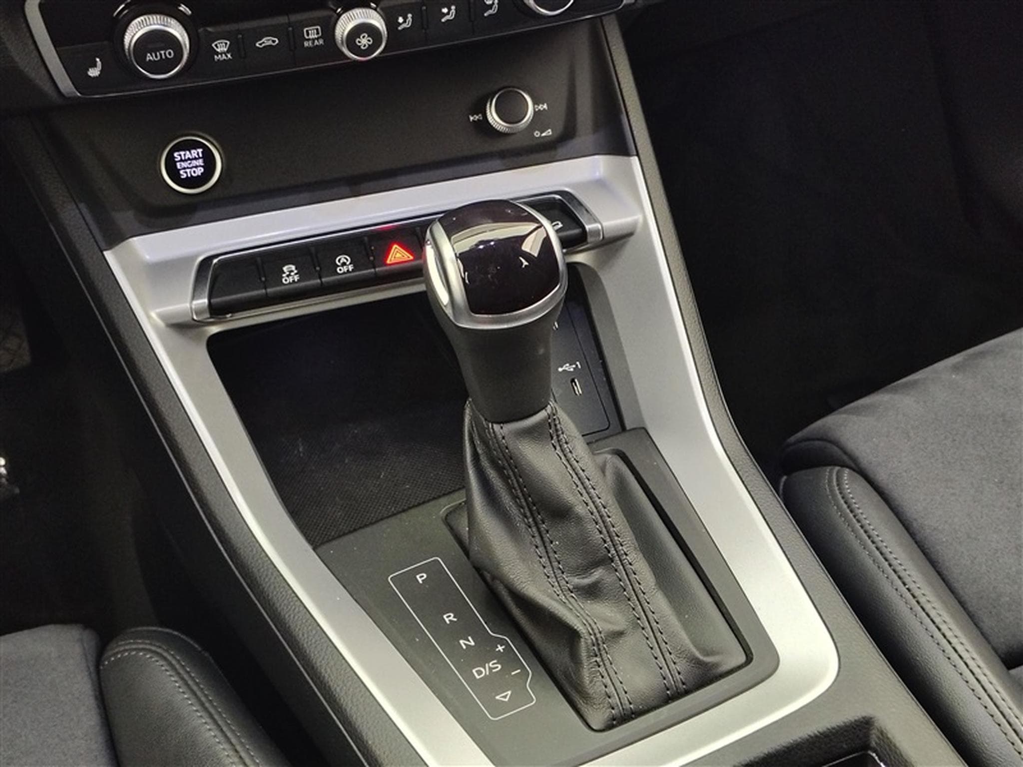 Audi Q3 35 TFSI S-line **NAVI/CAM/ALCANTARA/AUTO** (2023) - Foto 12