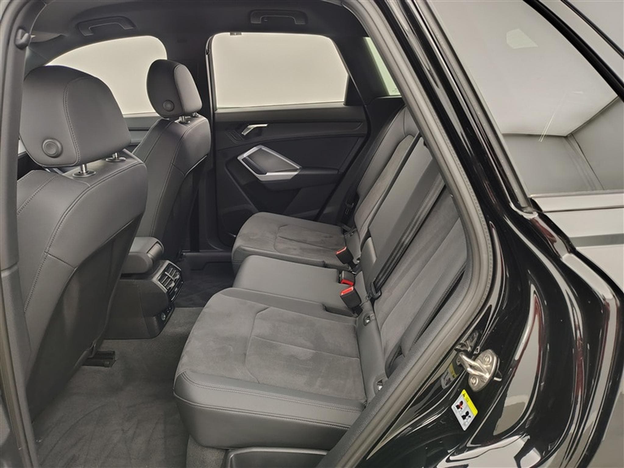 Audi Q3 35 TFSI S-line **NAVI/CAM/ALCANTARA/AUTO** (2023) - Foto 13