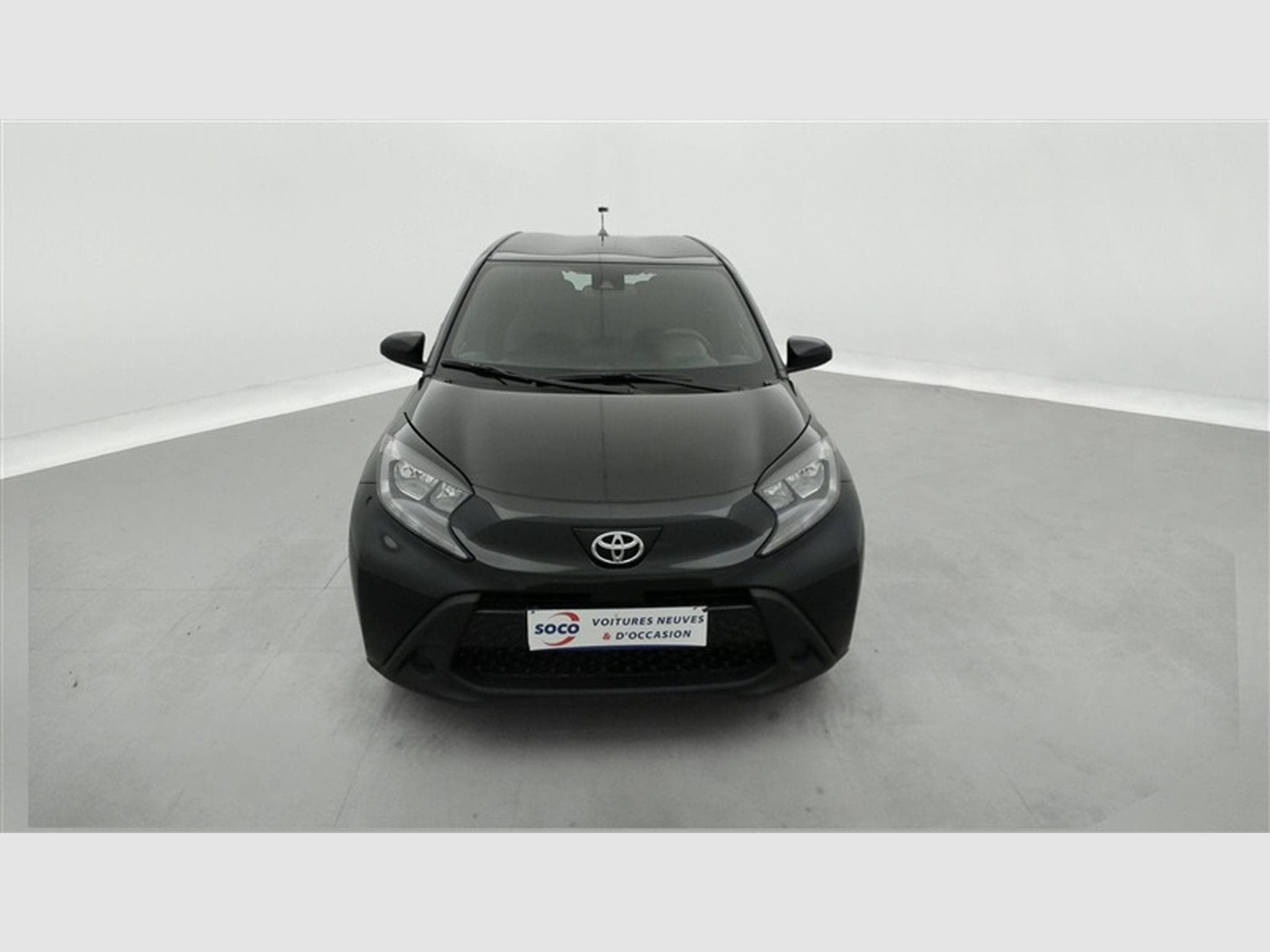 Toyota Aygo 1.0i VVT-i Play CARPLAY / CAMERA (2024) - Foto 4