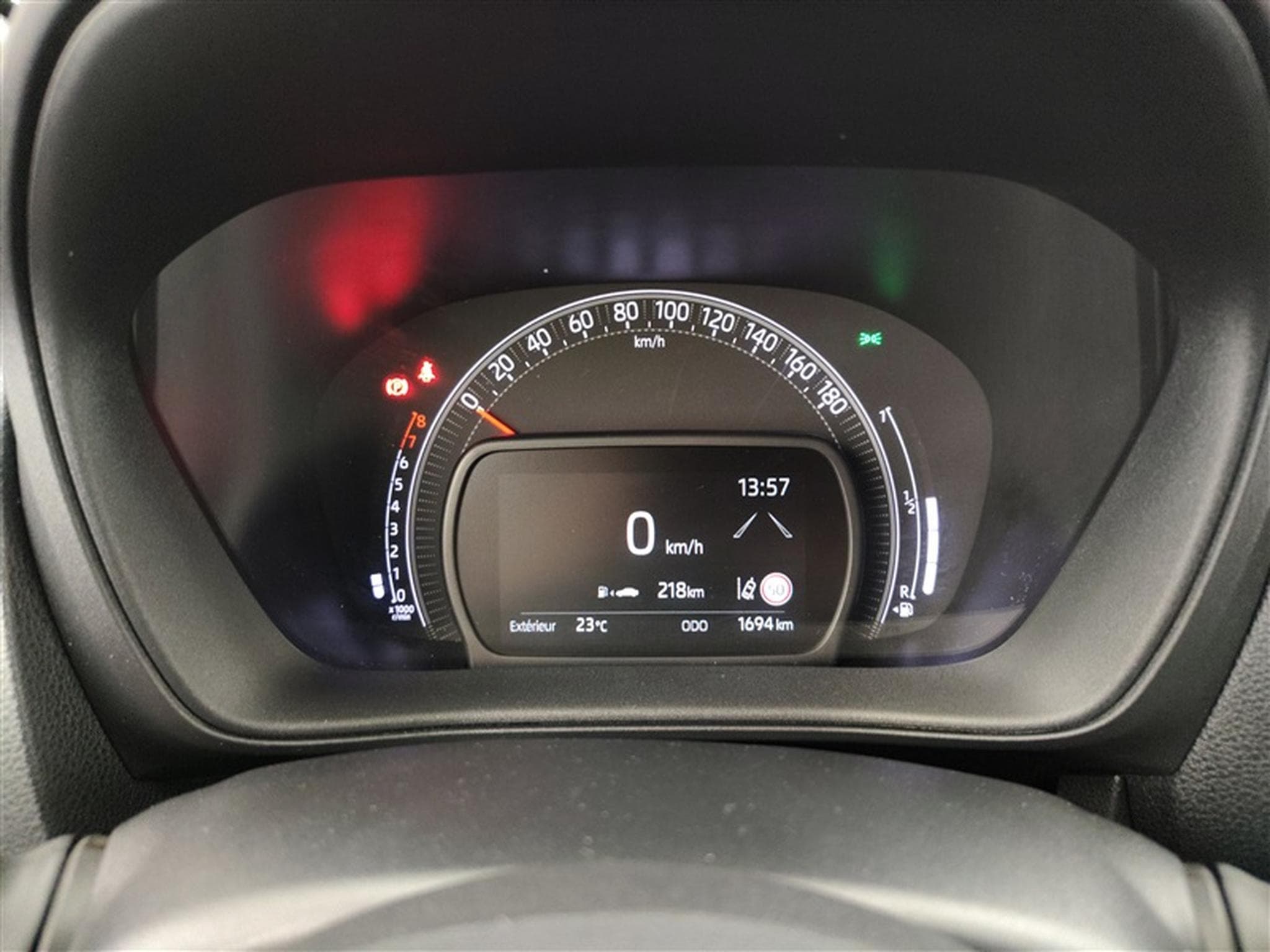 Toyota Aygo 1.0i VVT-i Play CARPLAY / CAMERA (2024) - Foto 10