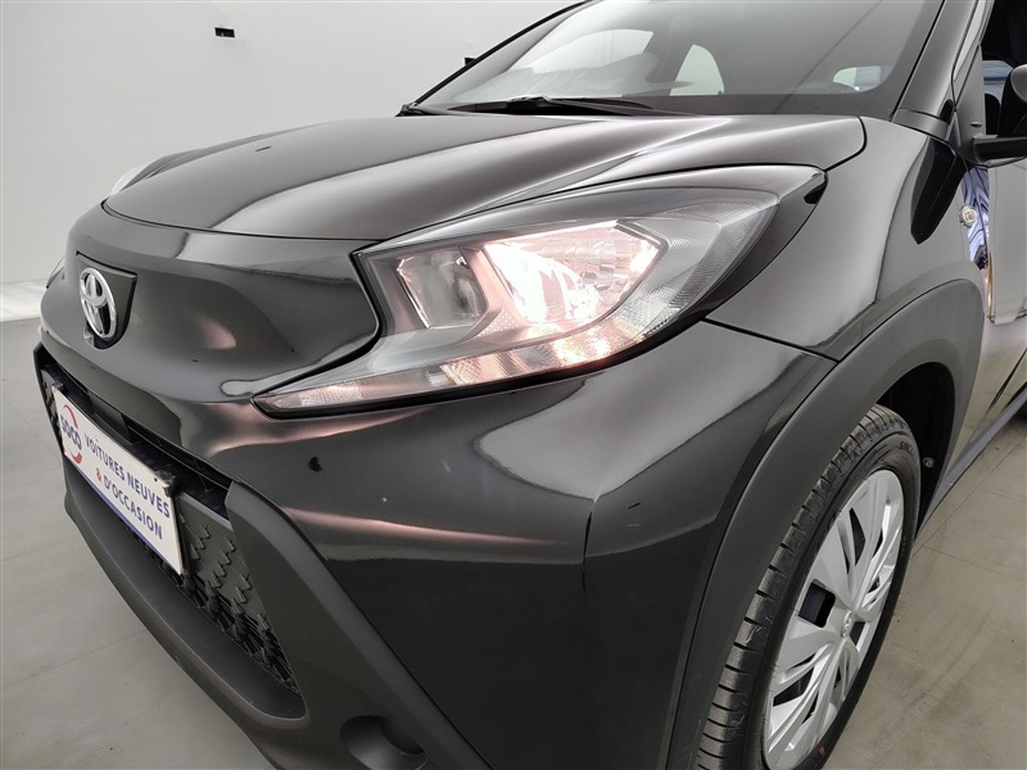 Toyota Aygo 1.0i VVT-i Play CARPLAY / CAMERA (2024) - Foto 15