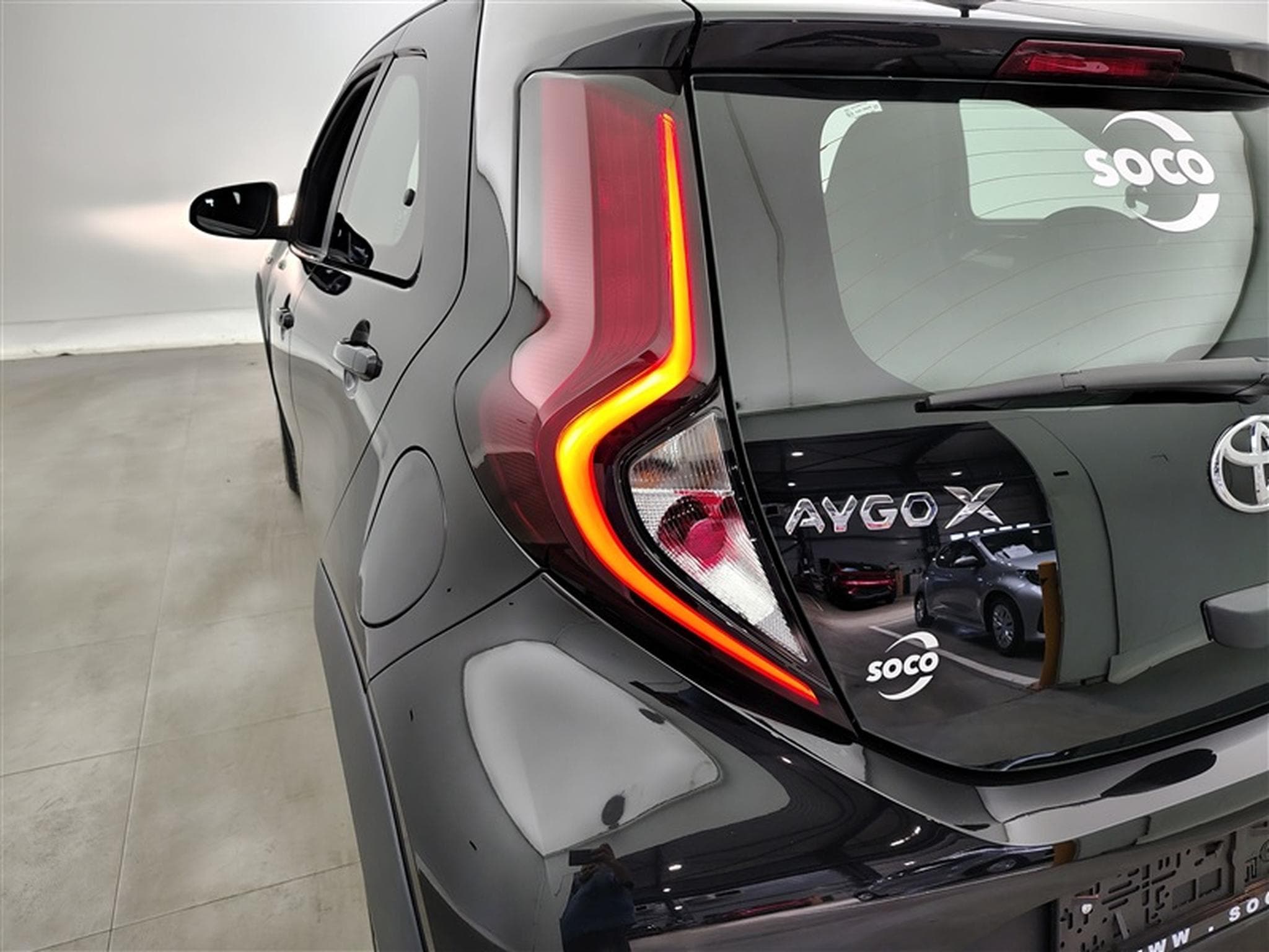 Toyota Aygo 1.0i VVT-i Play CARPLAY / CAMERA (2024) - Foto 16