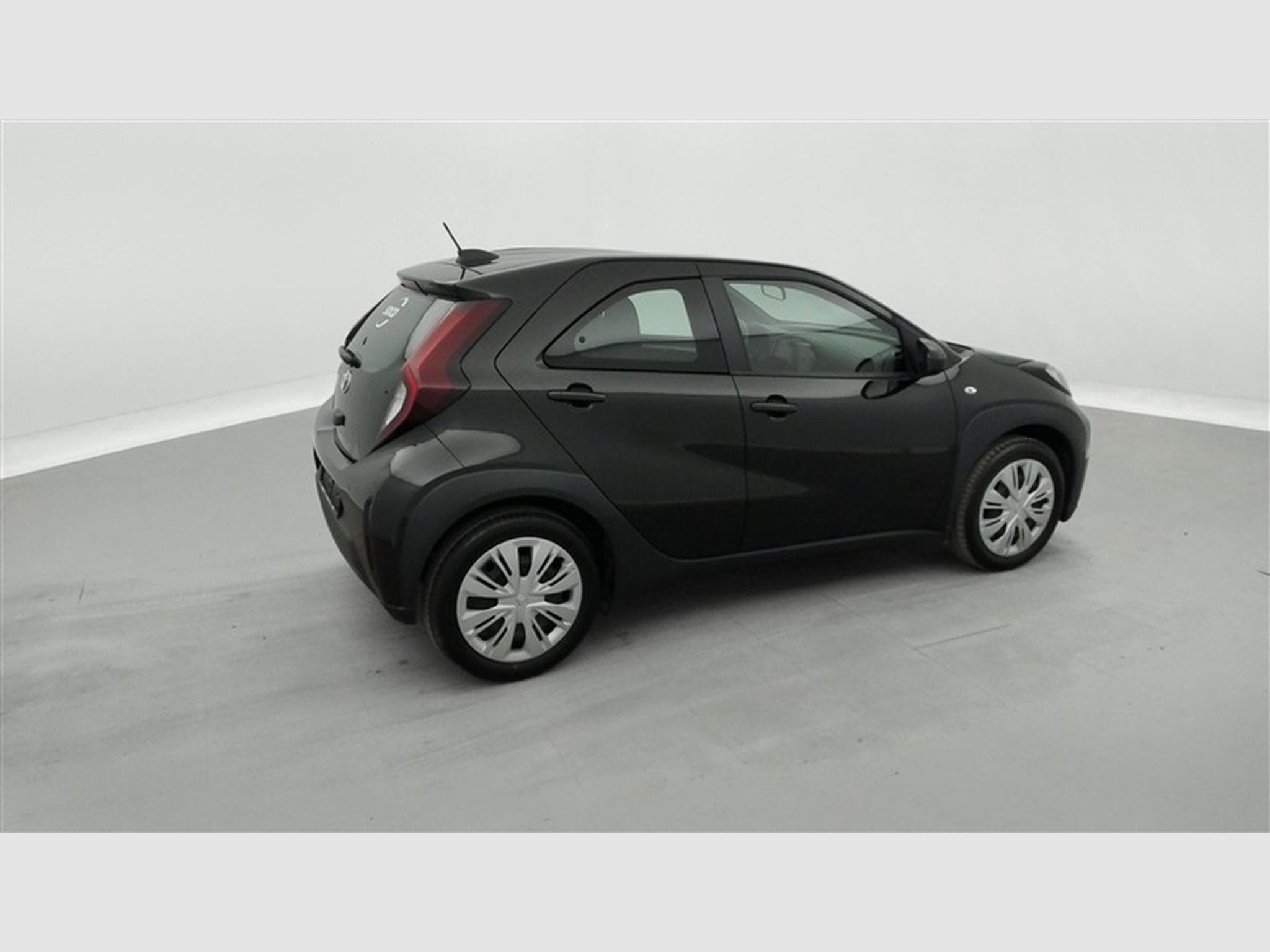 Toyota Aygo 1.0i VVT-i Play CARPLAY / CAMERA (2024) - Foto 24
