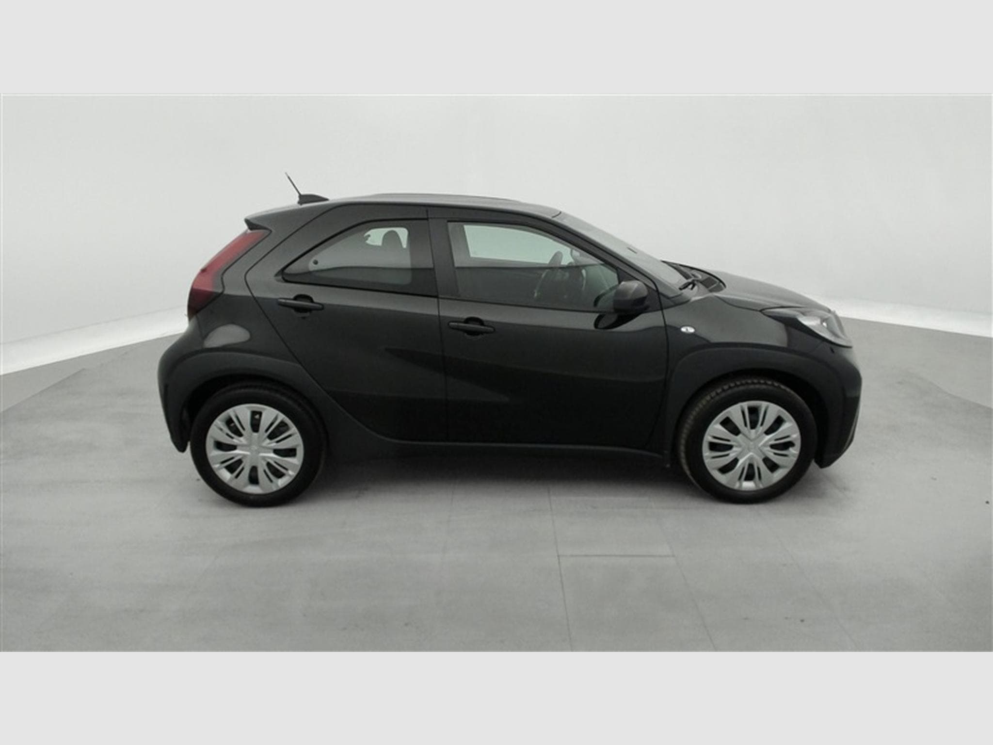 Toyota Aygo 1.0i VVT-i Play CARPLAY / CAMERA (2024) - Foto 23