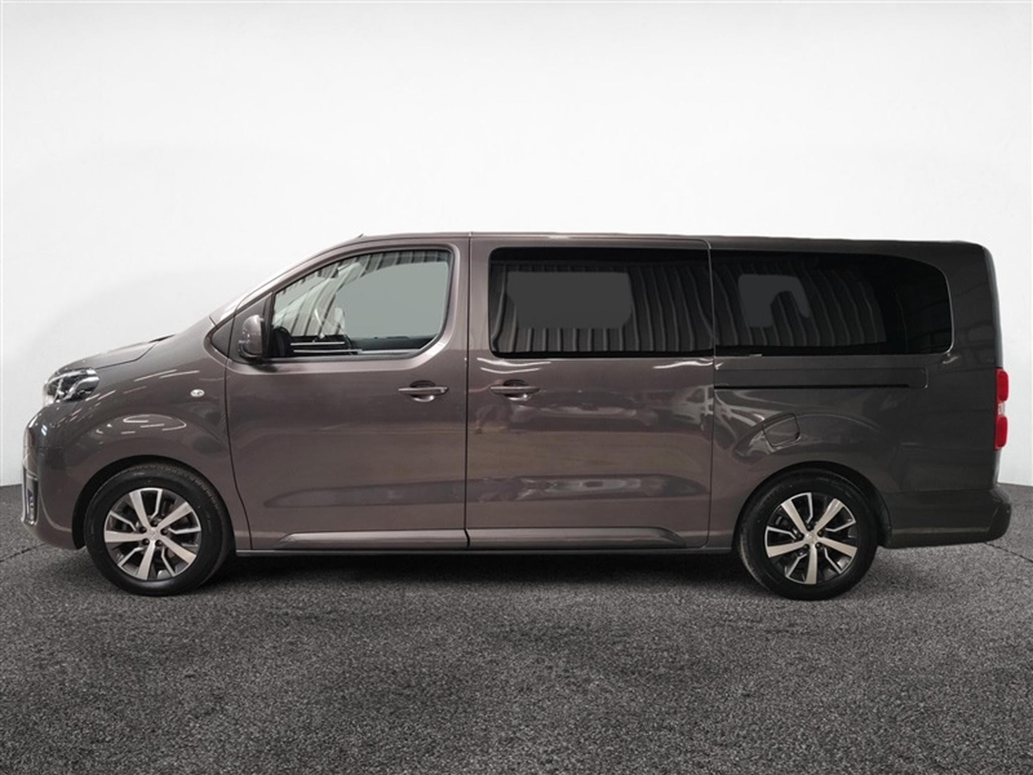 Toyota Proace Auto VIP 6 Pl LONG Cuir / Navi CarPlay / PDC / Caméra /... (2024) - Foto 3