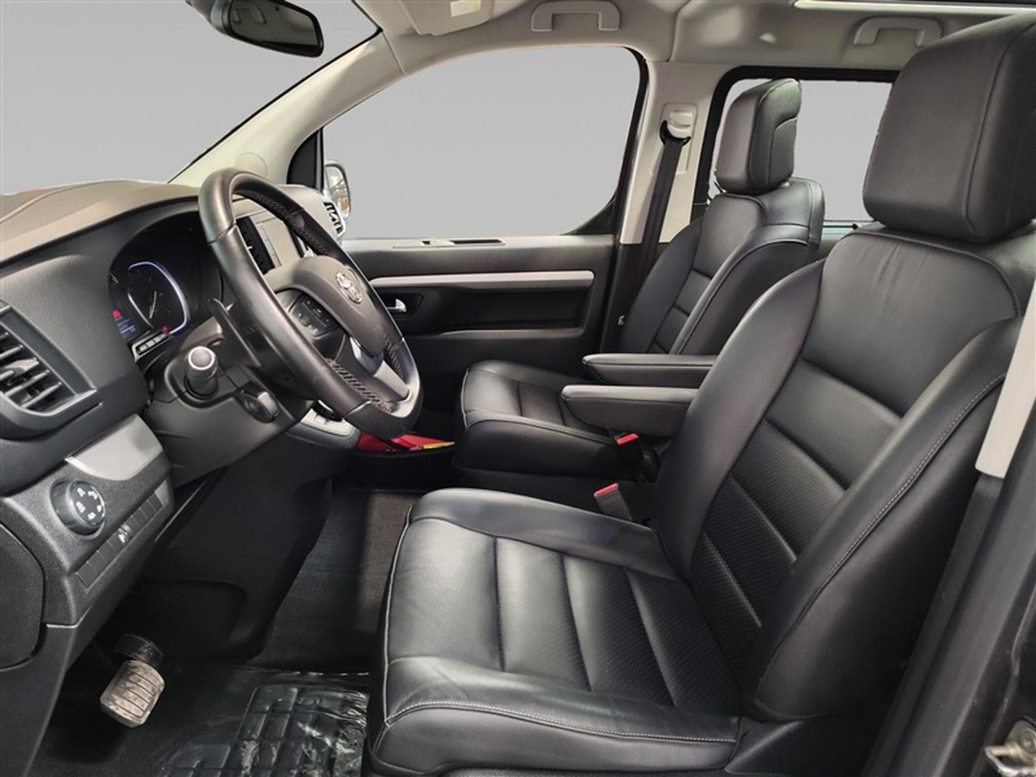 Toyota Proace Auto VIP 6 Pl LONG Cuir / Navi CarPlay / PDC / Caméra /... (2024) - Foto 7