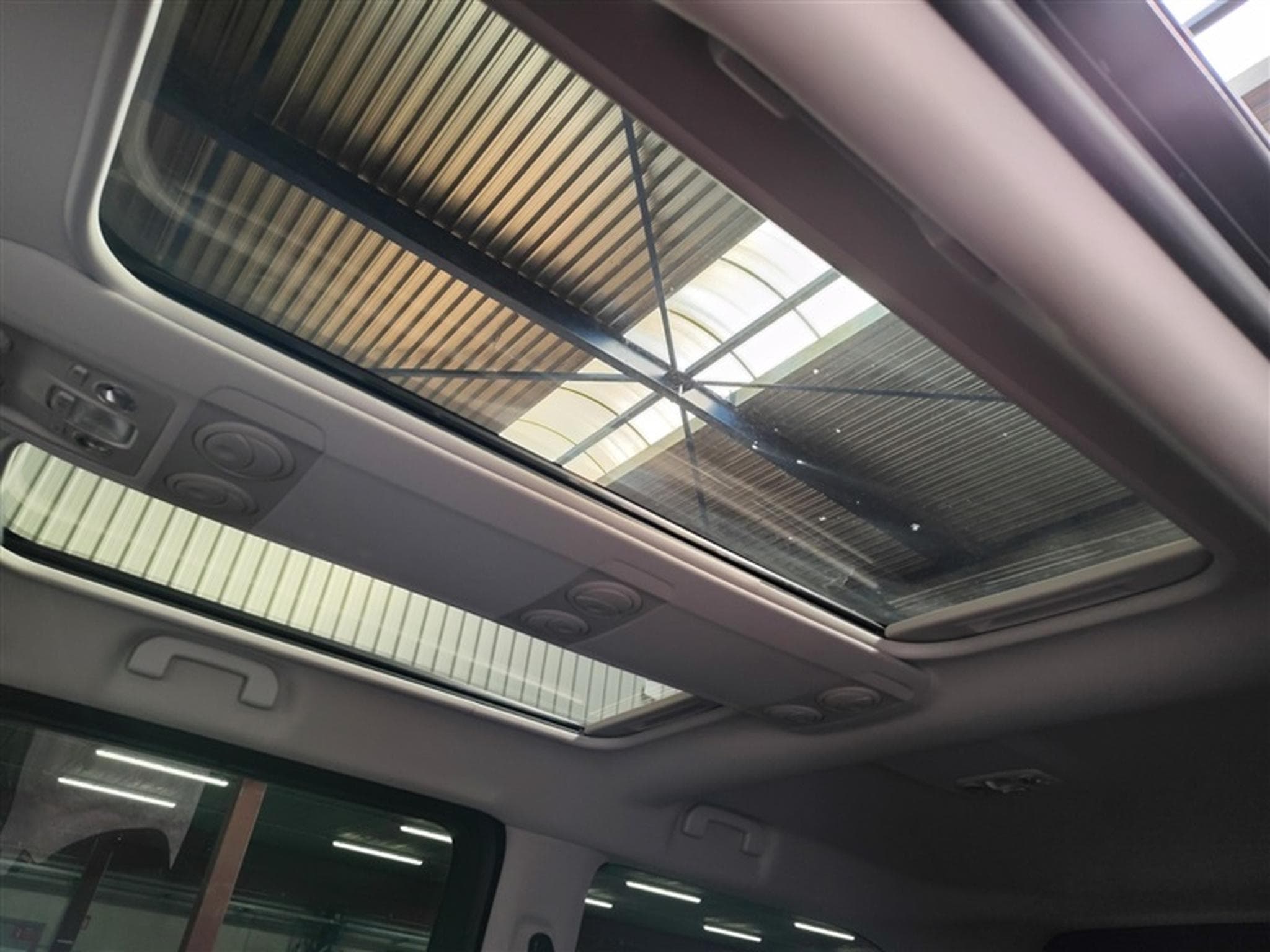 Toyota Proace Auto VIP 6 Pl LONG Cuir / Navi CarPlay / PDC / Caméra /... (2024) - Foto 17