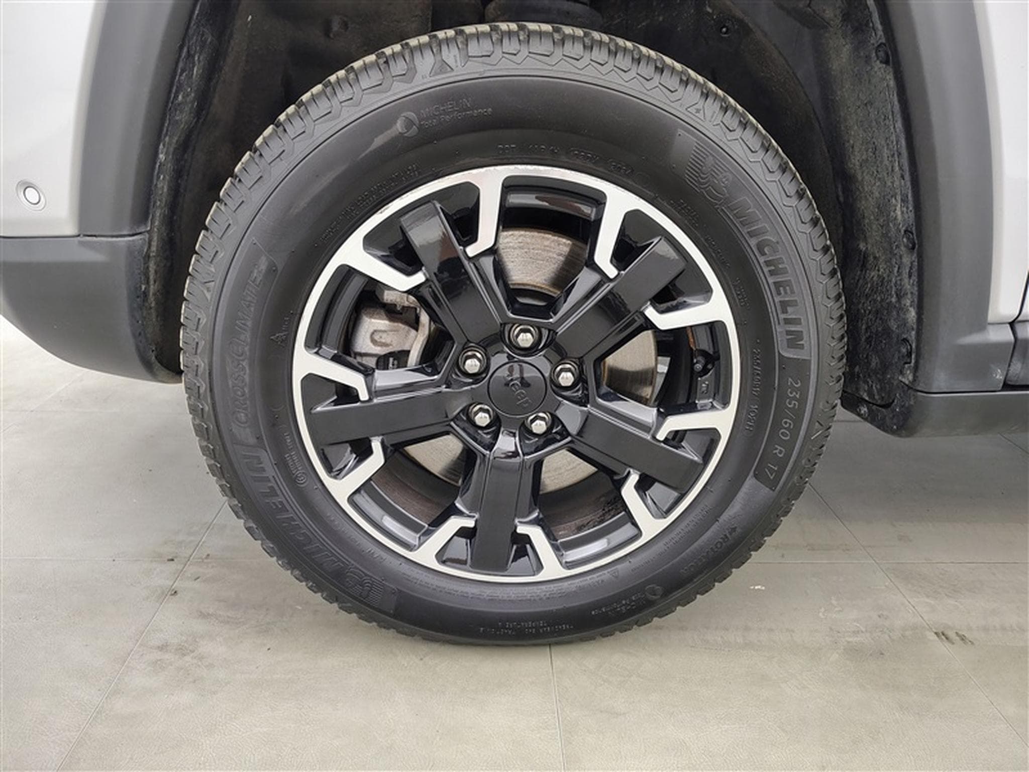 Jeep Compass 1.3 Turbo eAWD PHEV Trailhawk NAVI / FULL LED / CUIR PARTIEL (2023) - Foto 6