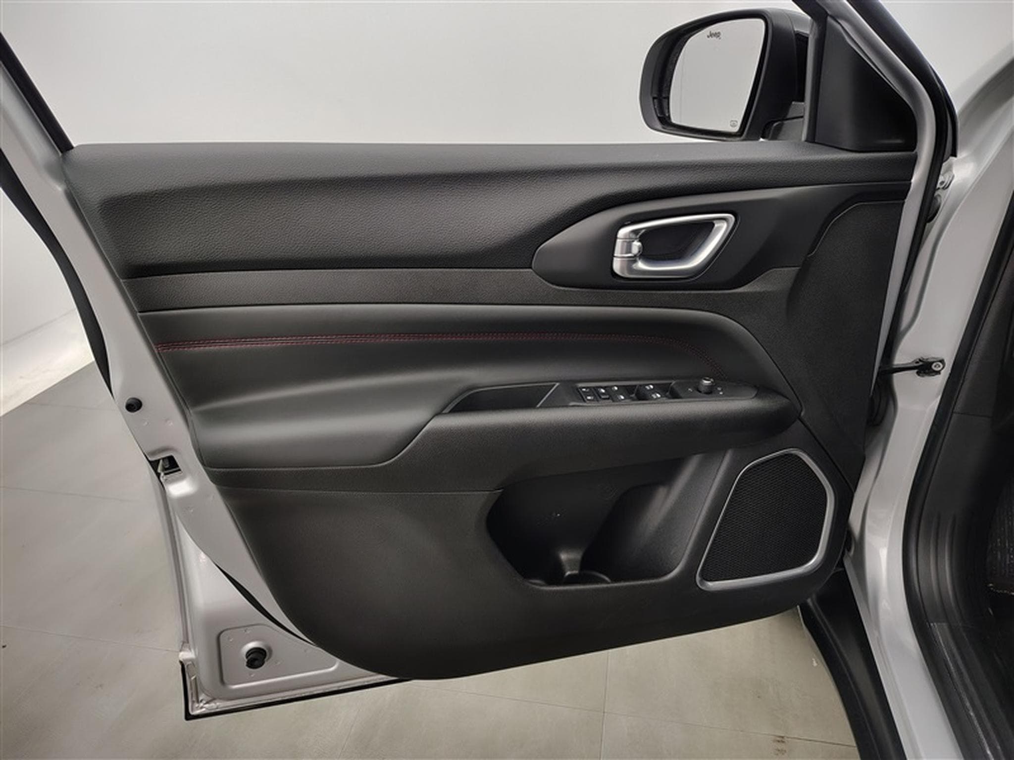Jeep Compass 1.3 Turbo eAWD PHEV Trailhawk NAVI / FULL LED / CUIR PARTIEL (2023) - Foto 17