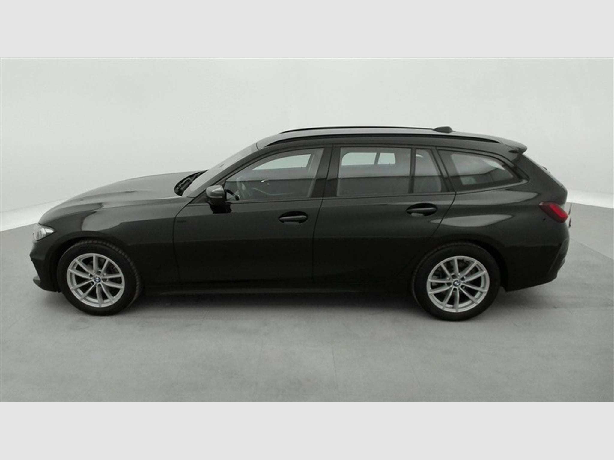 BMW 318 318iA Touring  Navi Cockpit / Led / PDC av+ar (2024) - Foto 3