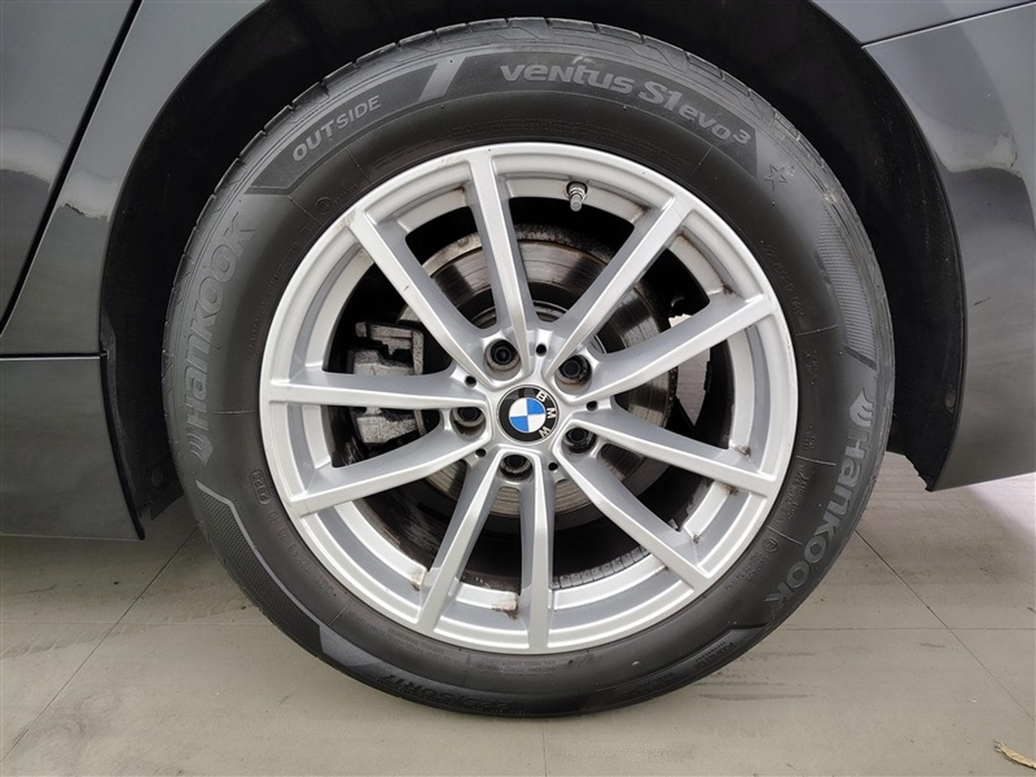 BMW 318 318iA Touring  Navi Cockpit / Led / PDC av+ar (2024) - Foto 6