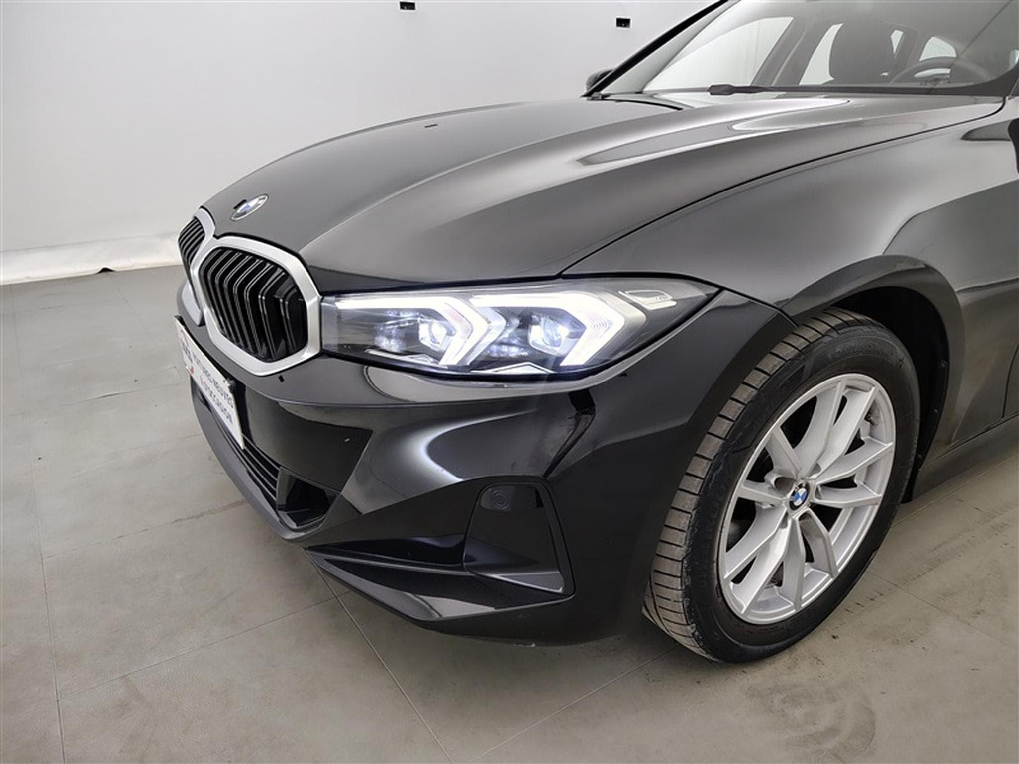 BMW 318 318iA Touring  Navi Cockpit / Led / PDC av+ar (2024) - Foto 15