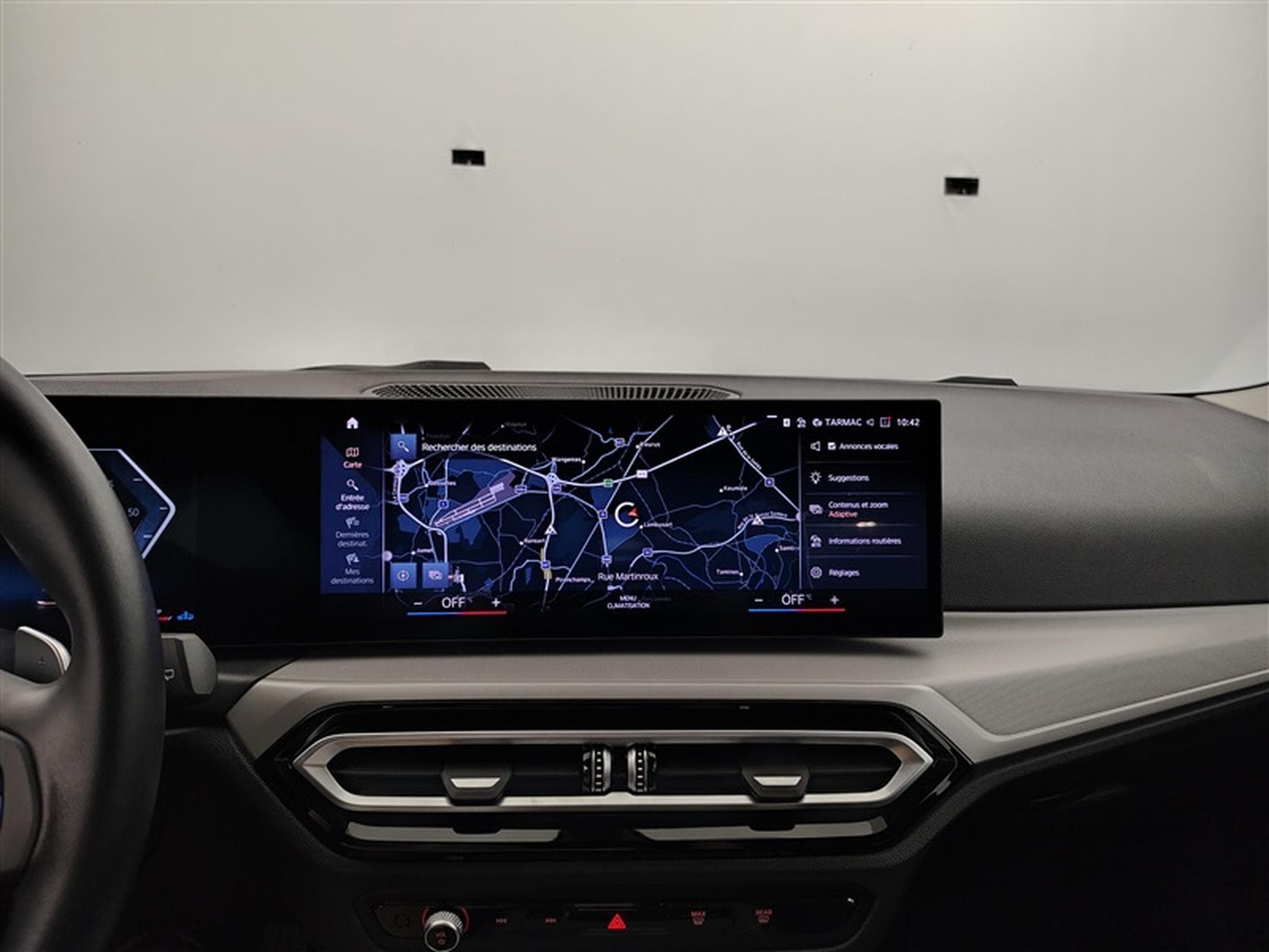 BMW 318 318iA Touring  Navi Cockpit / Led / PDC av+ar (2024) - Foto 11