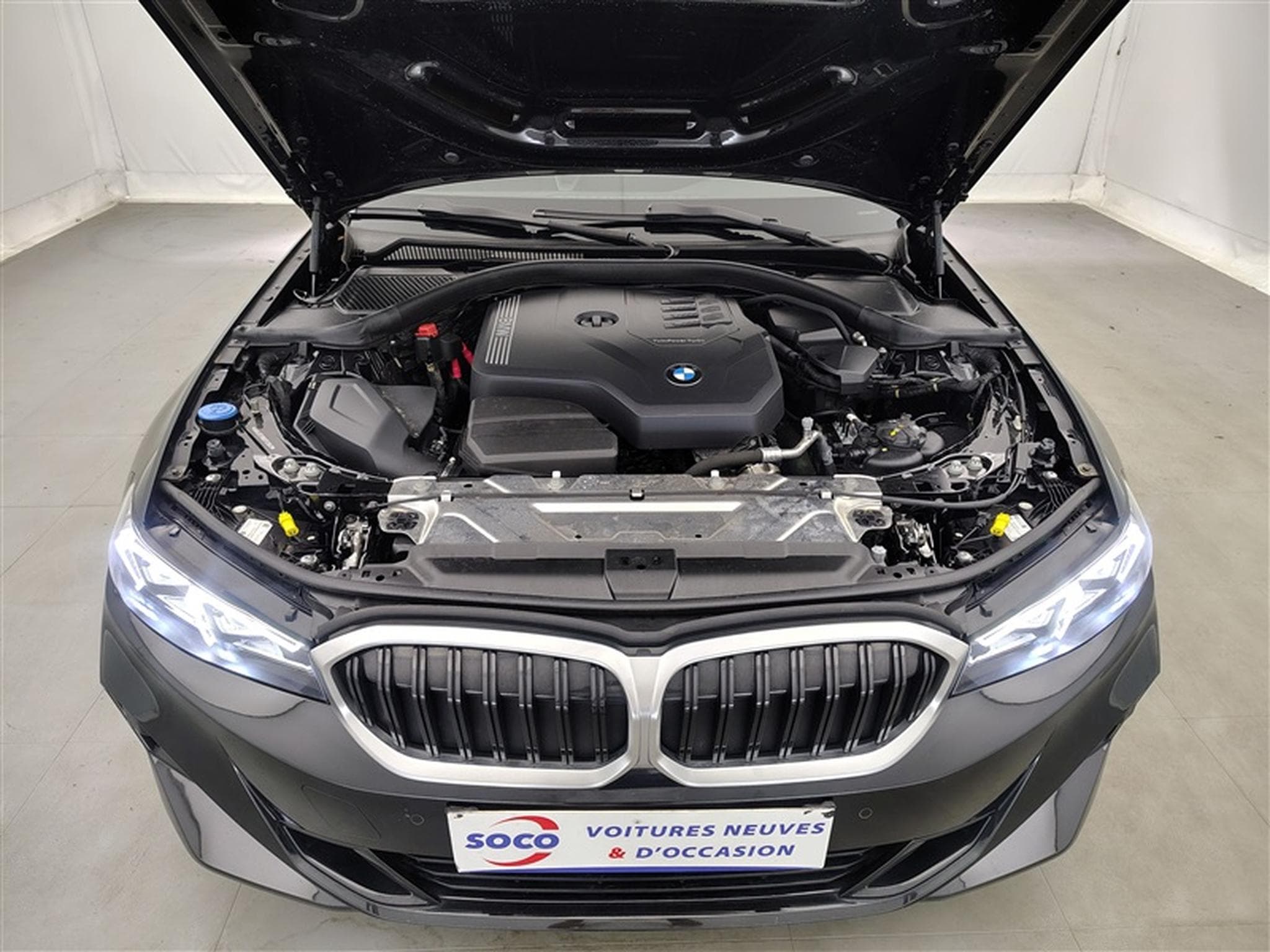 BMW 318 318iA Touring  Navi Cockpit / Led / PDC av+ar (2024) - Foto 20