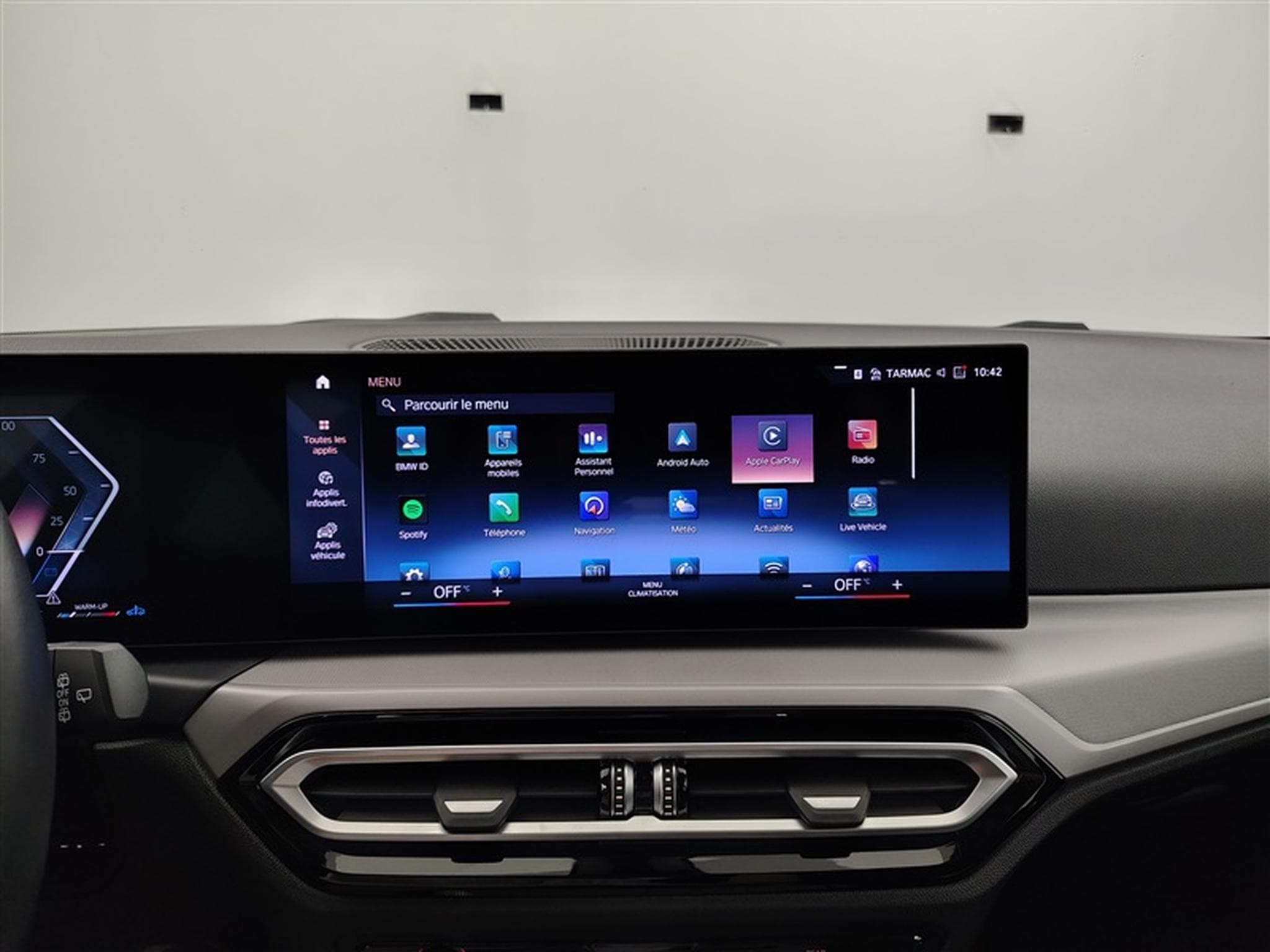 BMW 318 318iA Touring  Navi Cockpit / Led / PDC av+ar (2024) - Foto 21