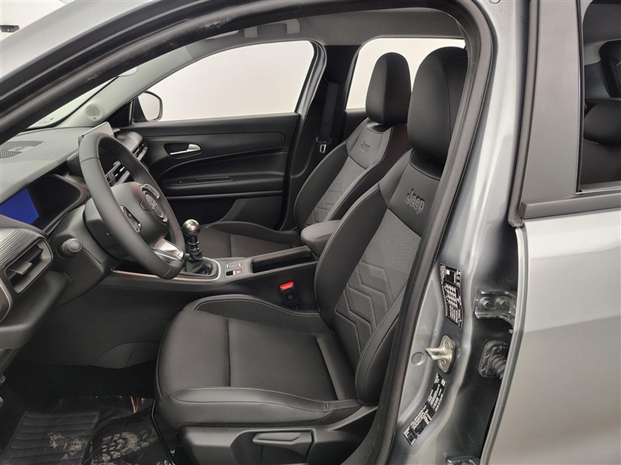 Jeep Avenger 1.2 Turbo 100cv Altitude NAVI / FULL LED / CUIR PARTIEL /CAM (2025) - Photo 7