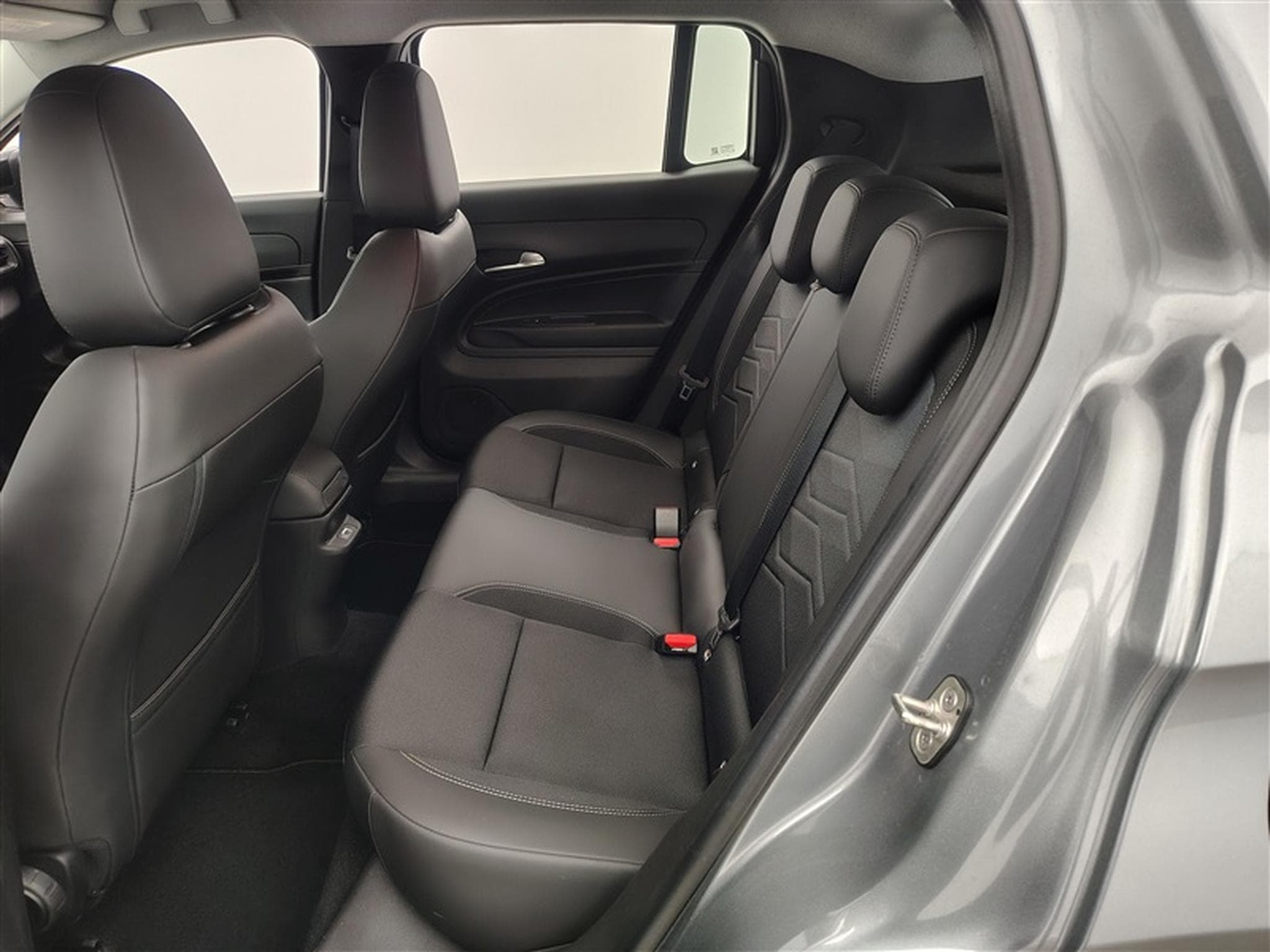 Jeep Avenger 1.2 Turbo 100cv Altitude NAVI / FULL LED / CUIR PARTIEL /CAM (2025) - Photo 13