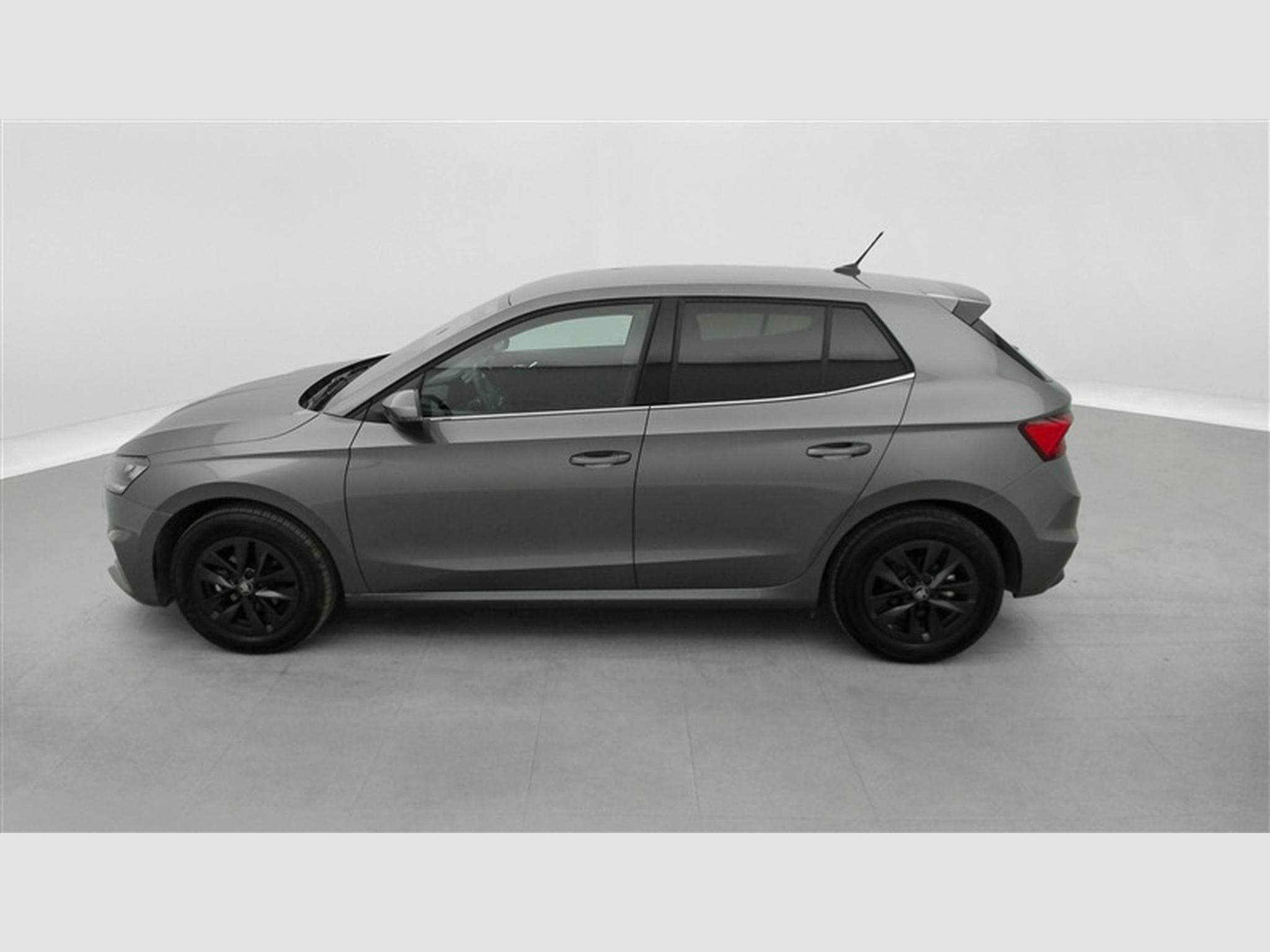 Skoda Fabia 1.0 TSI 95cv Selection CARPLAY / FULL LED / PDC AR / JA 15" (2025) - Foto 3