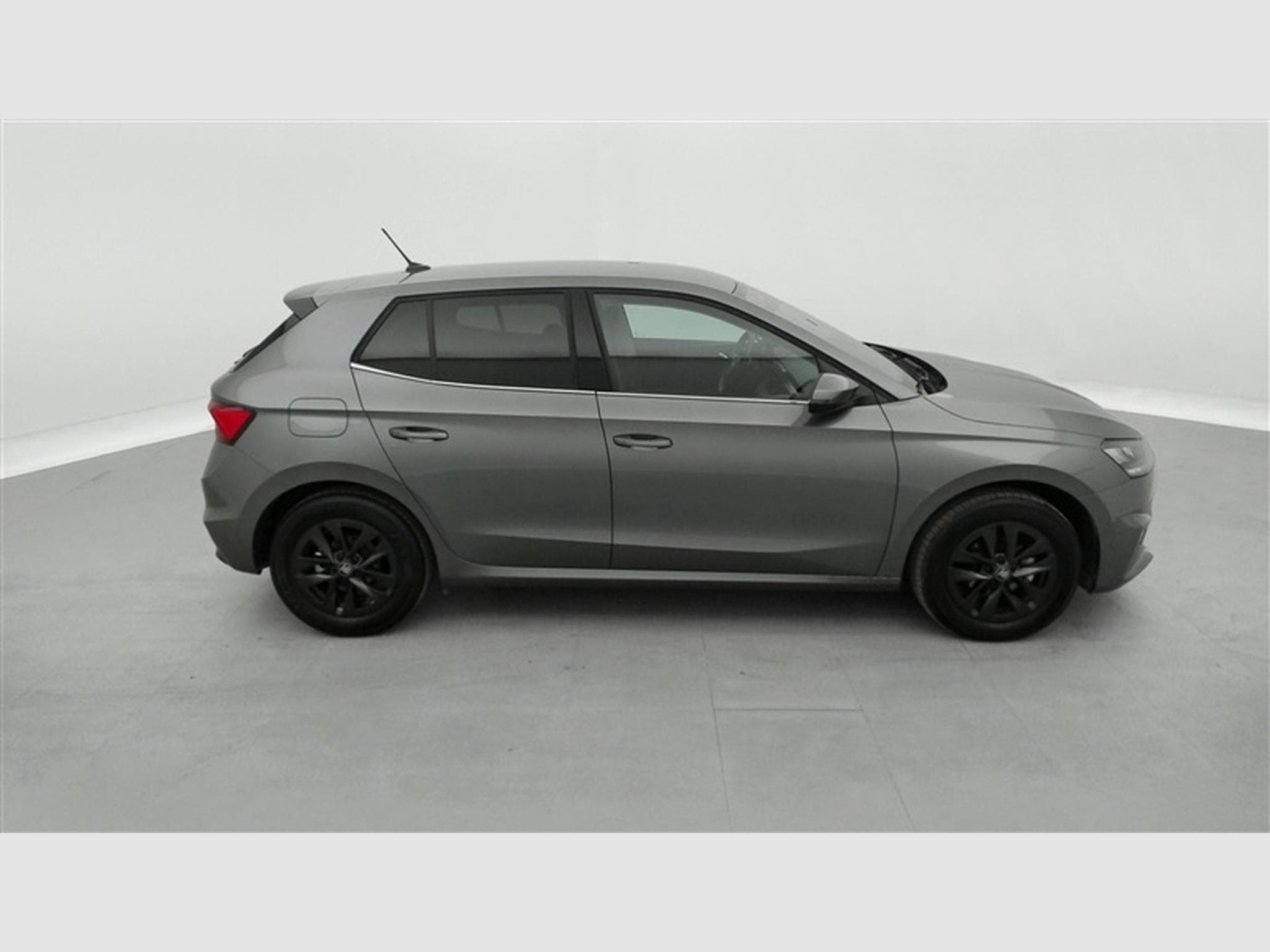 Skoda Fabia 1.0 TSI 95cv Selection CARPLAY / FULL LED / PDC AR / JA 15" (2025) - Foto 24